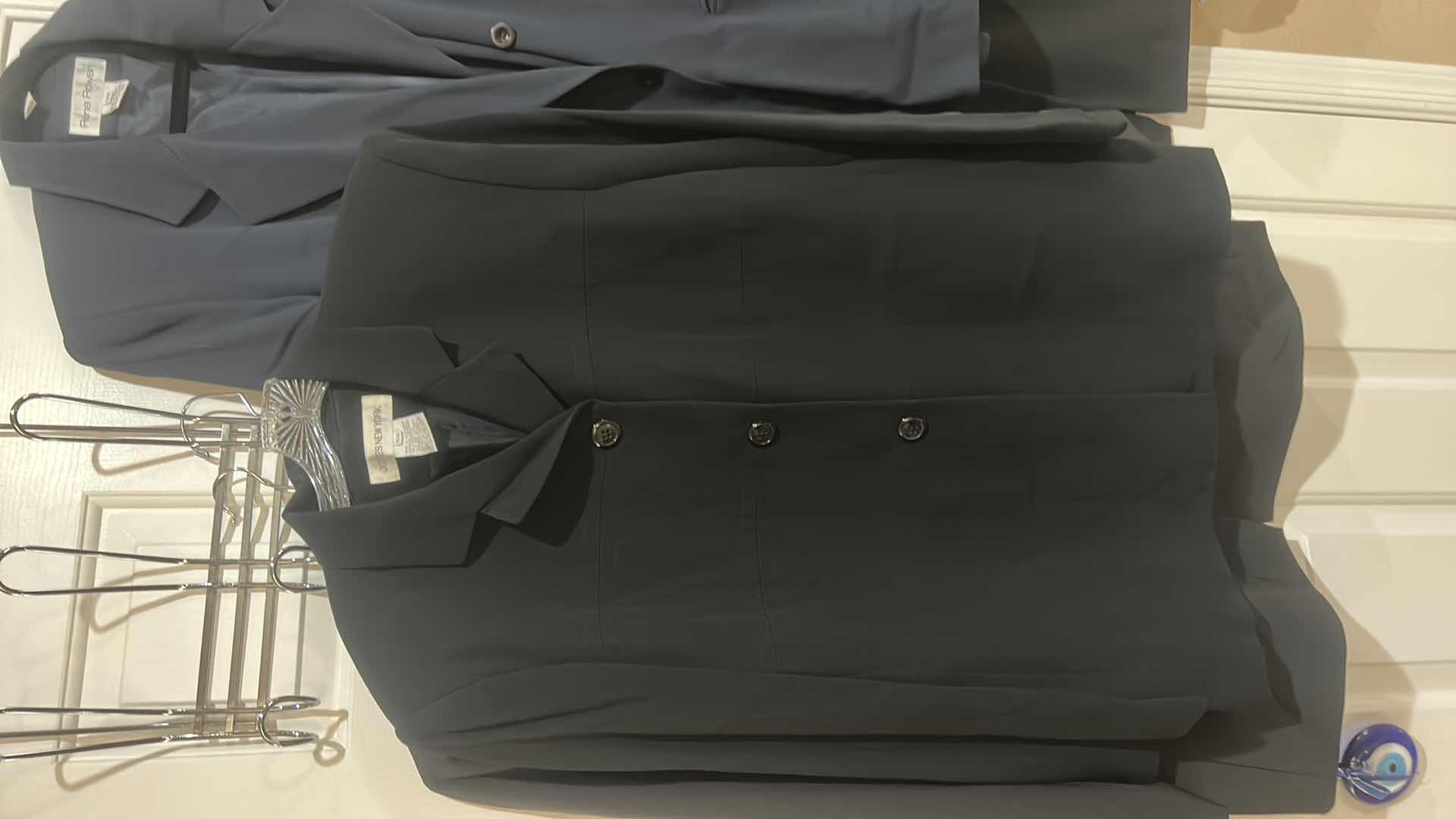 Photo 1 of WOMENSWEAR- 5 JACKETS SIZE 4 18W & 1 16W