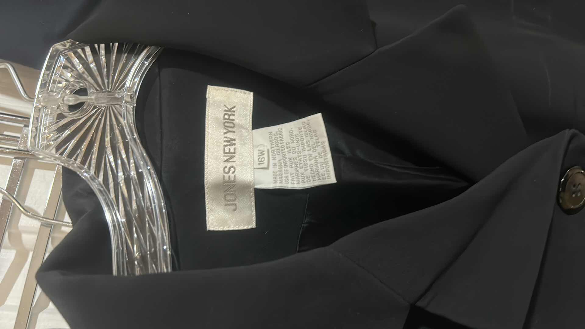 Photo 1 of WOMENSWEAR- 5 JACKETS SIZE 4 18W & 1 16W