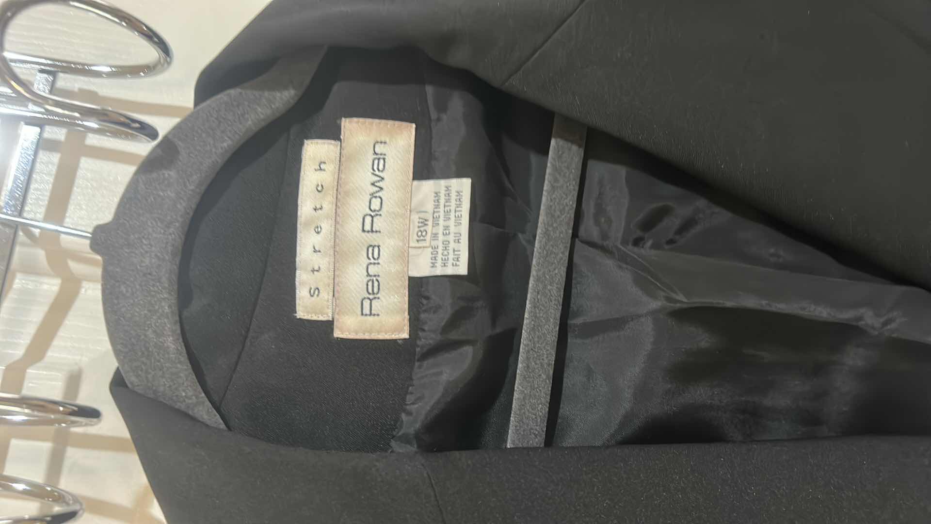 Photo 1 of WOMENSWEAR- 5 JACKETS SIZE 4 18W & 1 16W