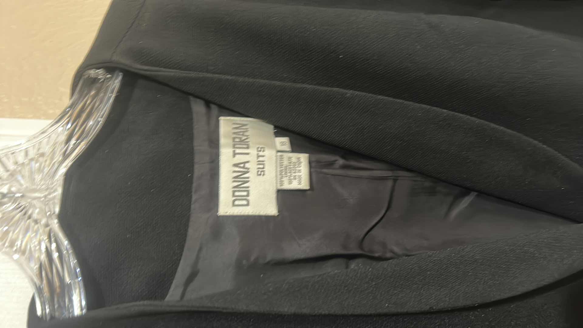 Photo 1 of WOMENSWEAR- 5 JACKETS SIZE 4 18W & 1 16W