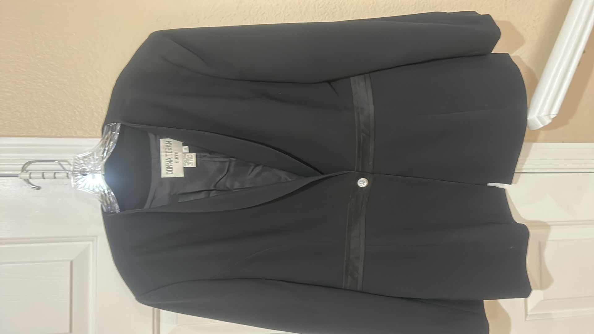 Photo 1 of WOMENSWEAR- 5 JACKETS SIZE 4 18W & 1 16W