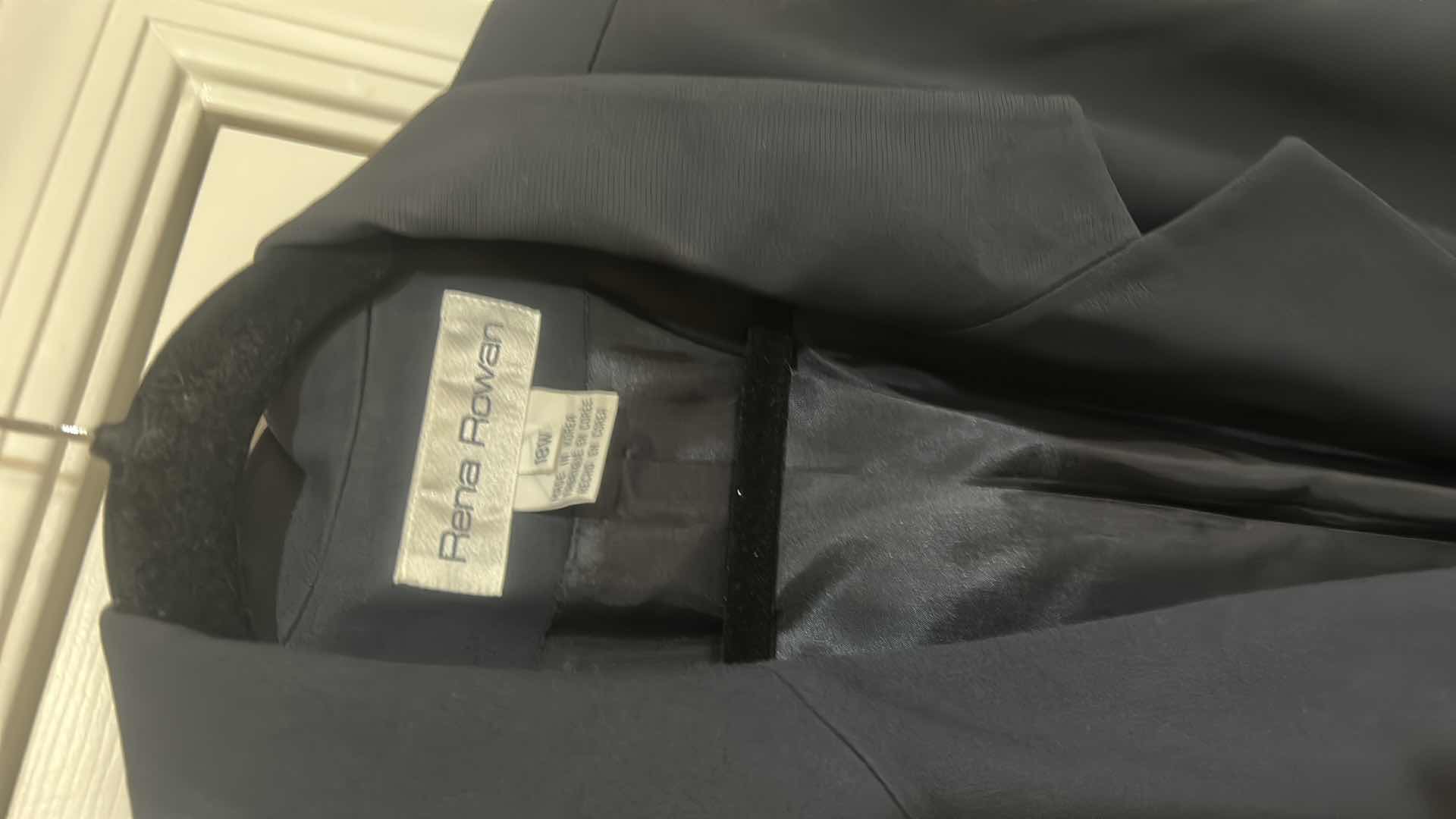 Photo 1 of WOMENSWEAR- 5 JACKETS SIZE 4 18W & 1 16W