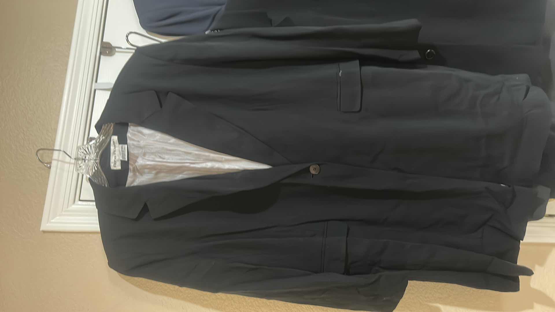 Photo 1 of WOMENSWEAR- 5 JACKETS SIZE 4 18W & 1 16W