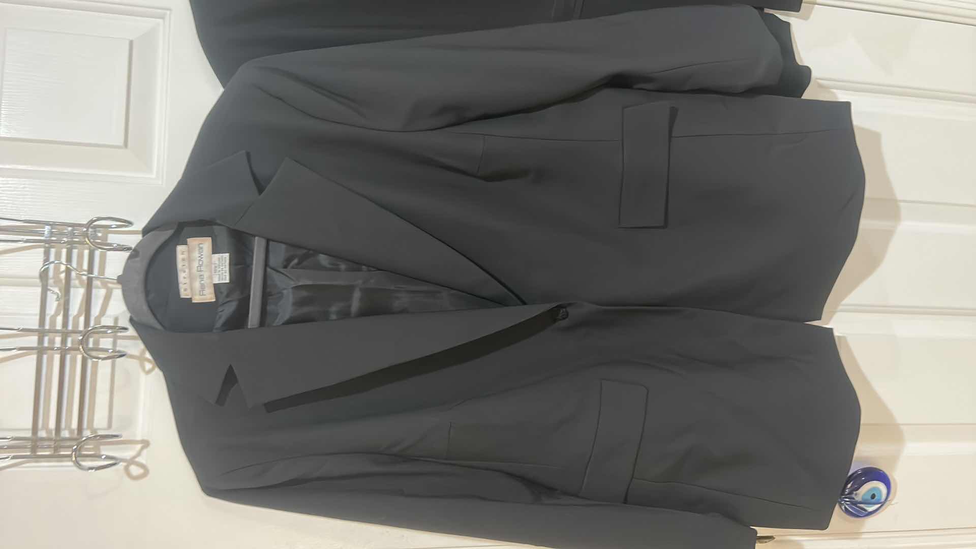Photo 1 of WOMENSWEAR- 5 JACKETS SIZE 4 18W & 1 16W