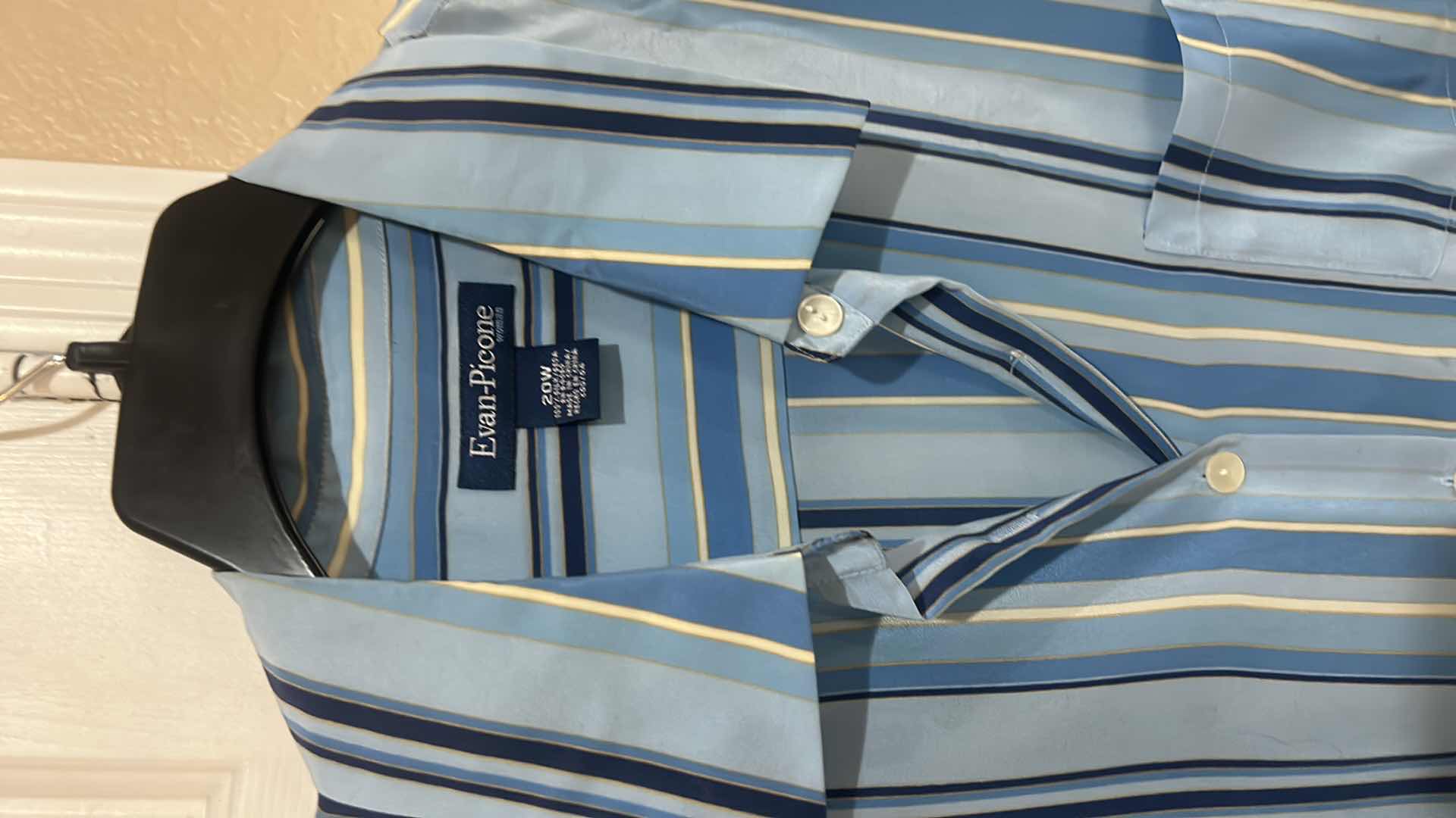 Photo 1 of WOMENSWEAR- 5 BLOUSES MOSTLY JACKETS SIZE 20W