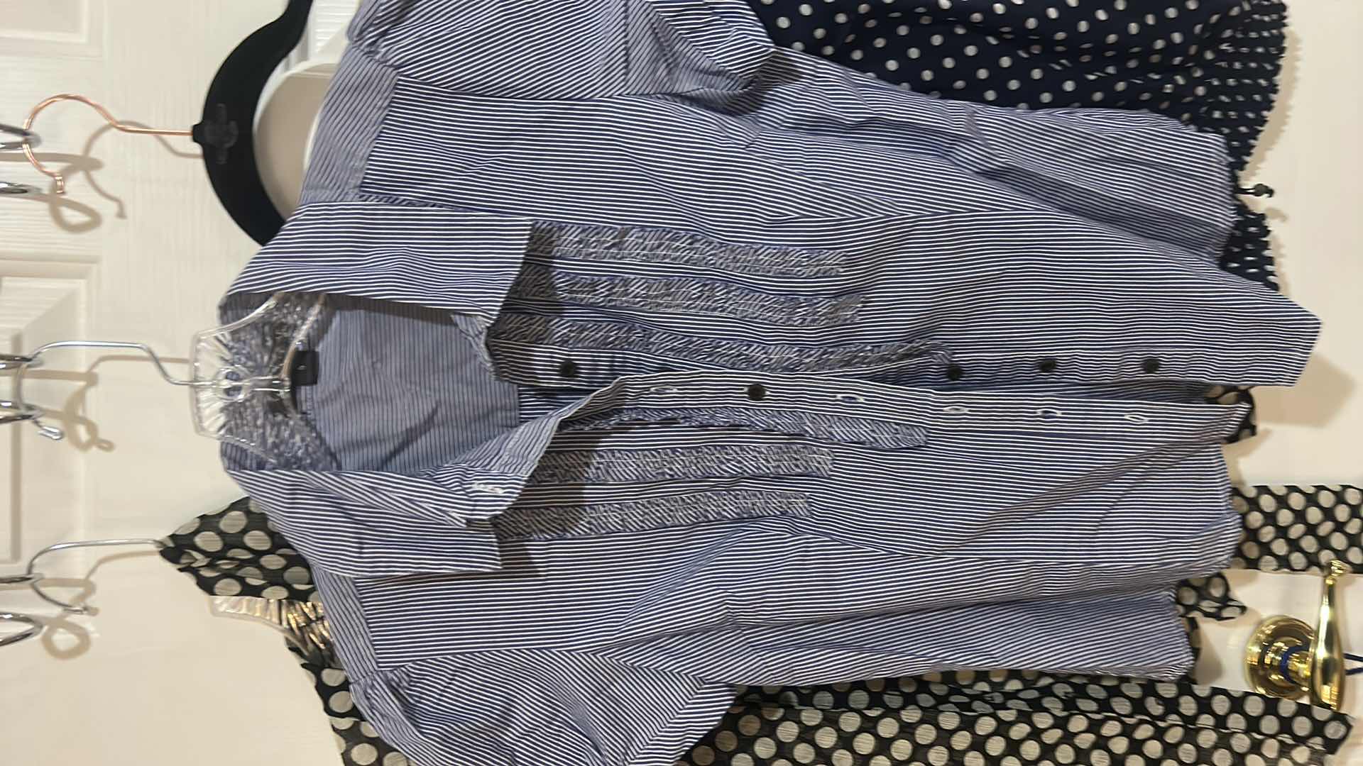 Photo 1 of WOMENSWEAR 3 FOREVER 21 TOPS SIZE SM