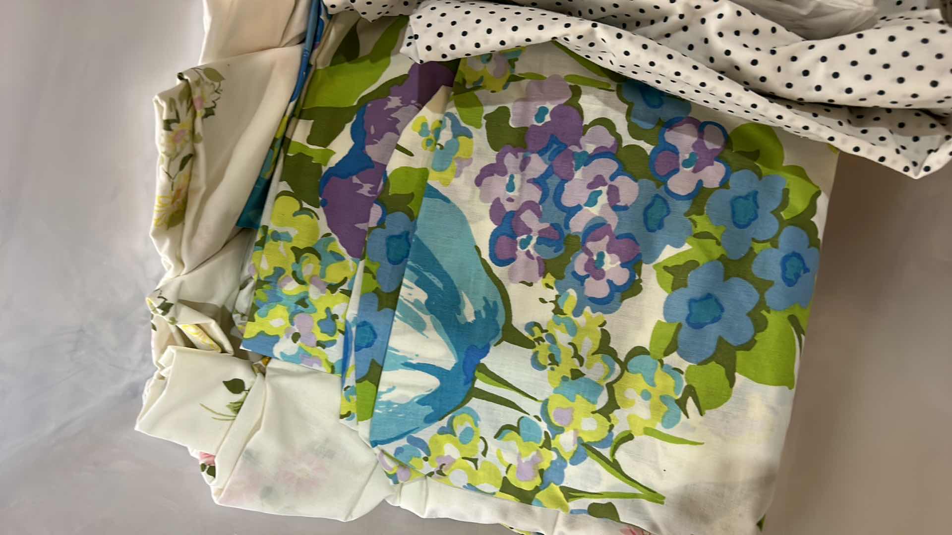 Photo 1 of TOTE FULL OF LINENS