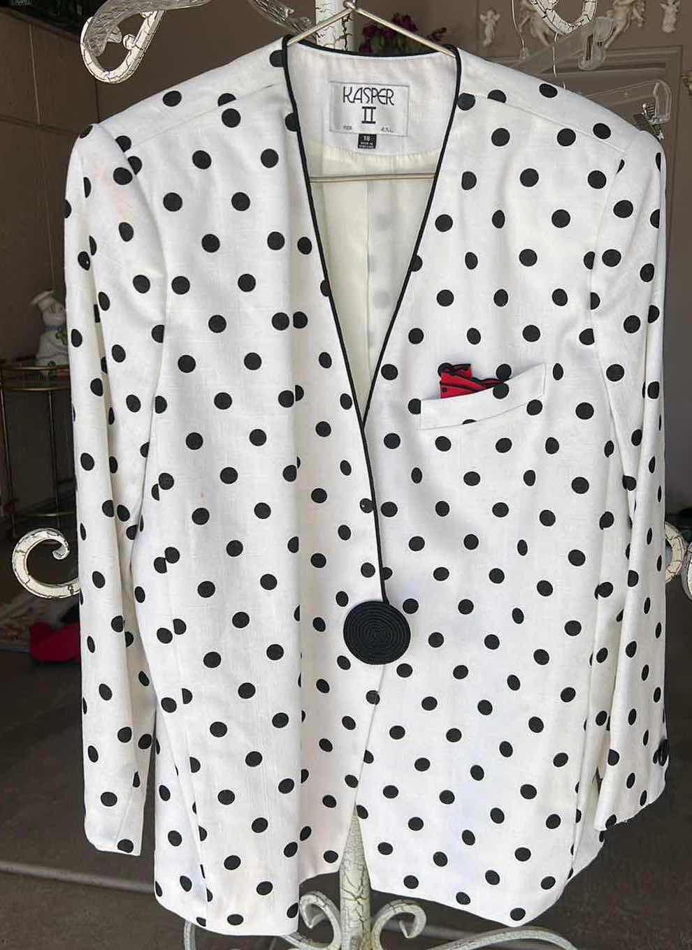 Photo 1 of WOMENSWEAR- KASPER II SIZE 18