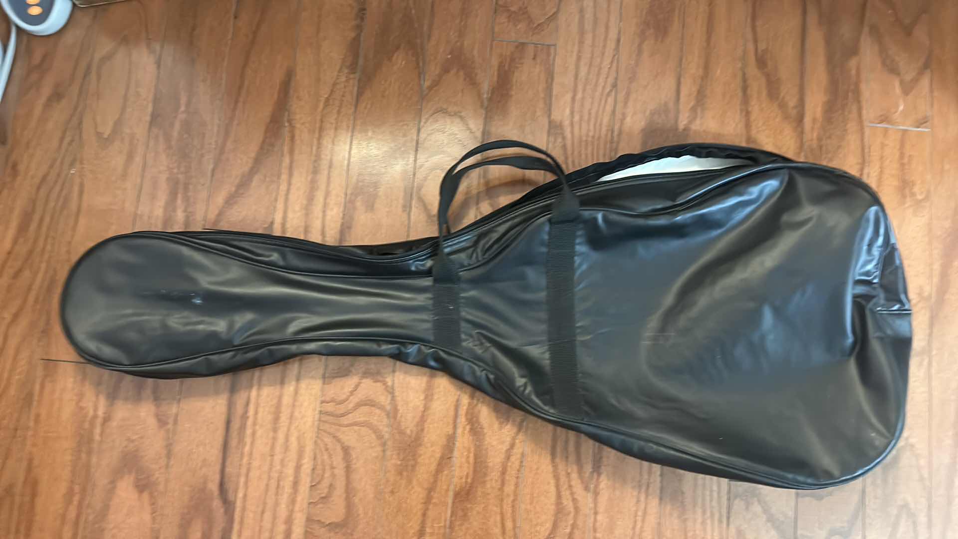 Photo 1 of CHILD SIZE YAMAHA GUITAR, BOOK, GIG BAG AND PICKS