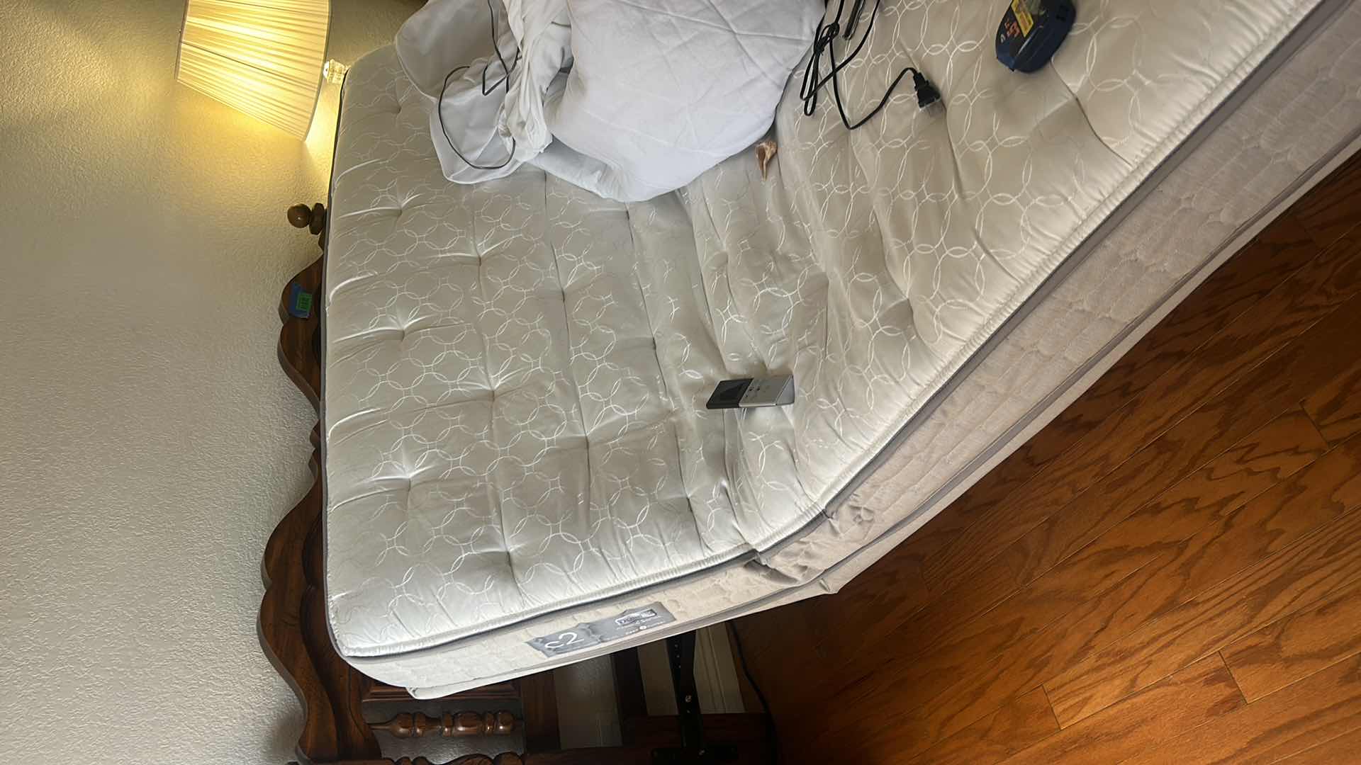 Photo 9 of SLEEP NUMBER C2 DUAL AIR CLASSIC SERIES QUEEN MATTRESS WITH ADJUSTABLE BED FRAME