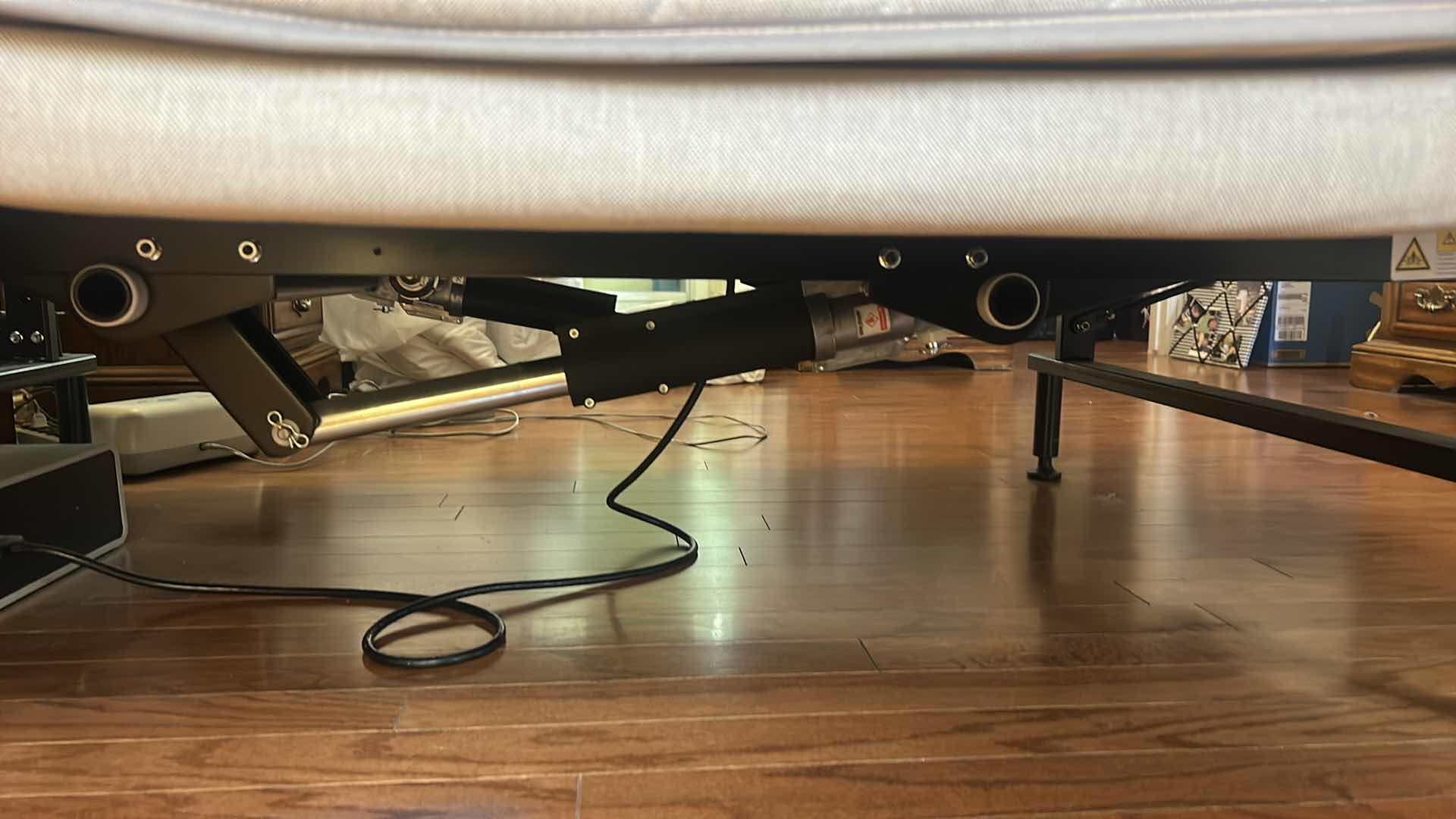 Photo 4 of SLEEP NUMBER C2 DUAL AIR CLASSIC SERIES QUEEN MATTRESS WITH ADJUSTABLE BED FRAME