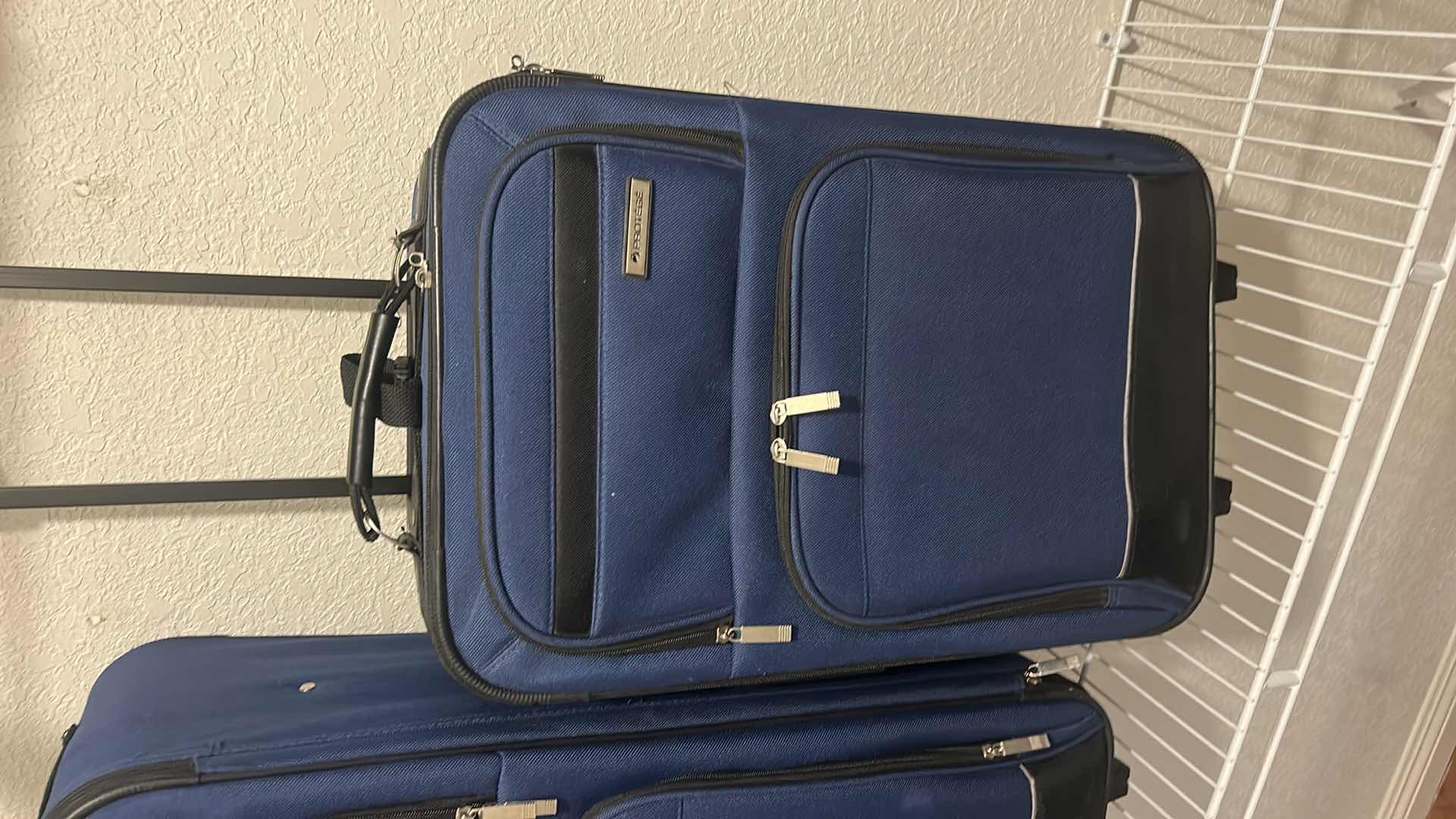 Photo 1 of 2 PC PROTEGE LUGGAGE SET