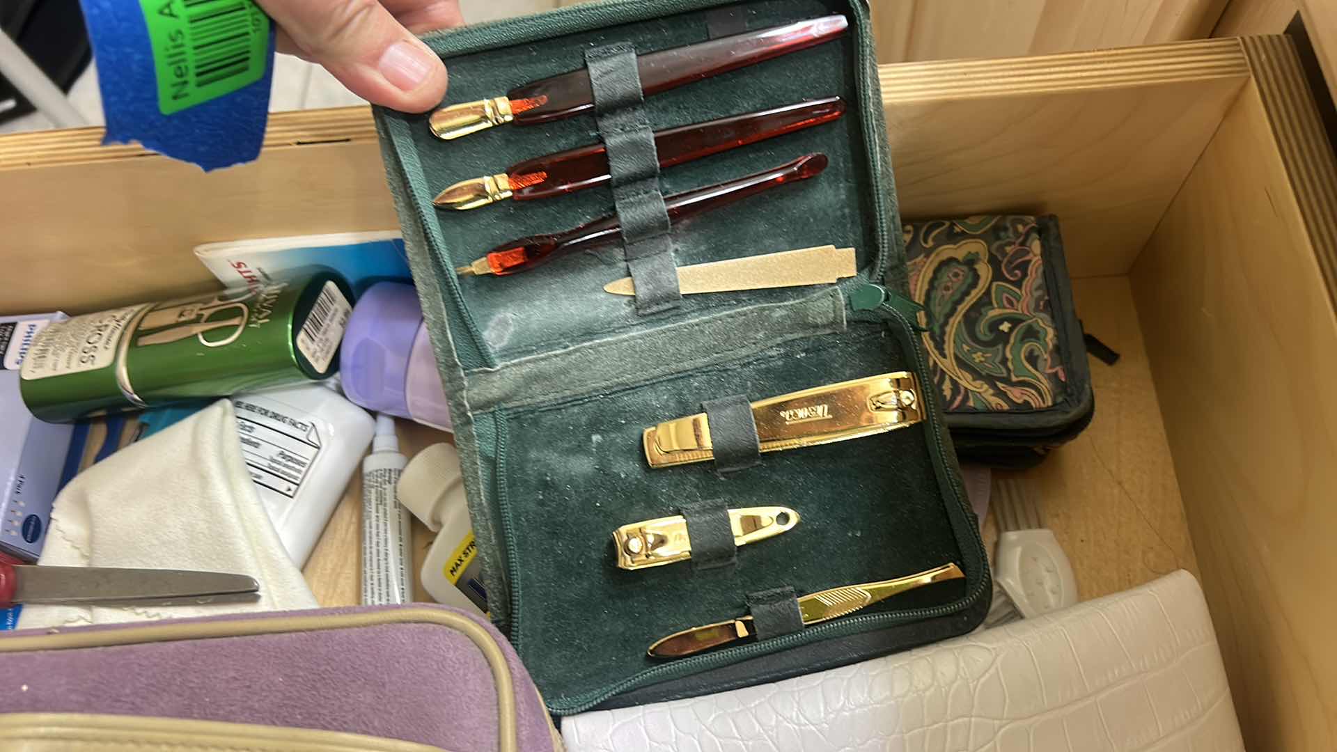 Photo 1 of CONTENTS 4 DRAWERS IN DRAWERS IN BATHROOM