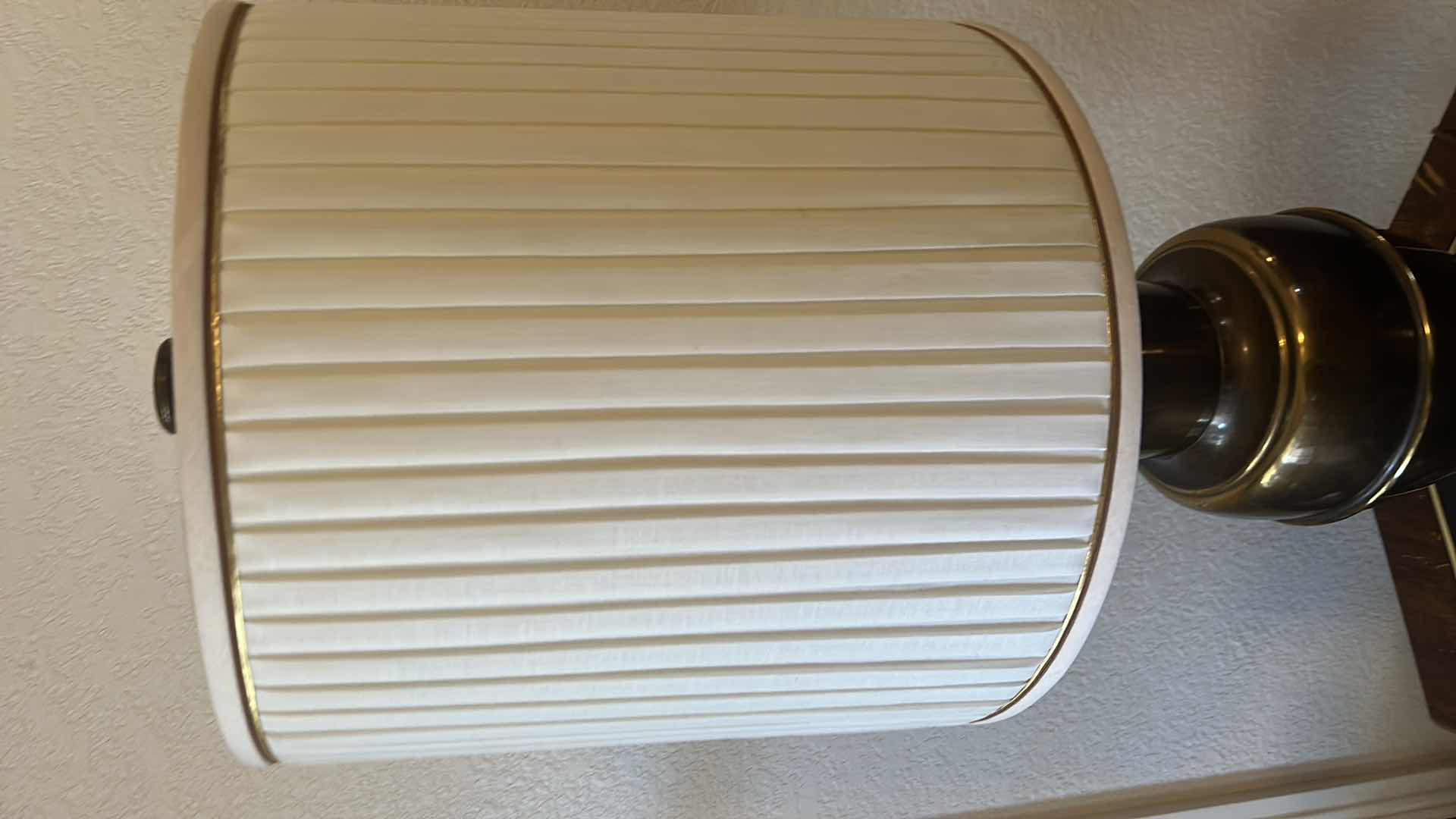 Photo 1 of VINTAGE METAL TABLE LAMP H37”