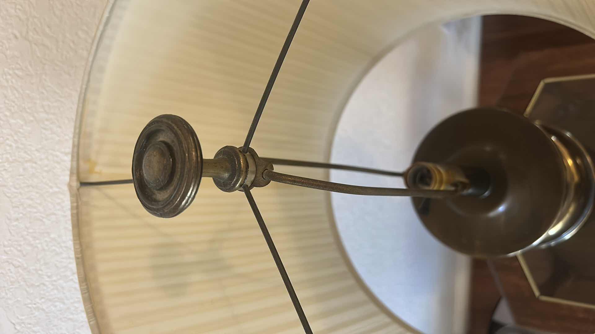 Photo 1 of VINTAGE METAL TABLE LAMP H37”