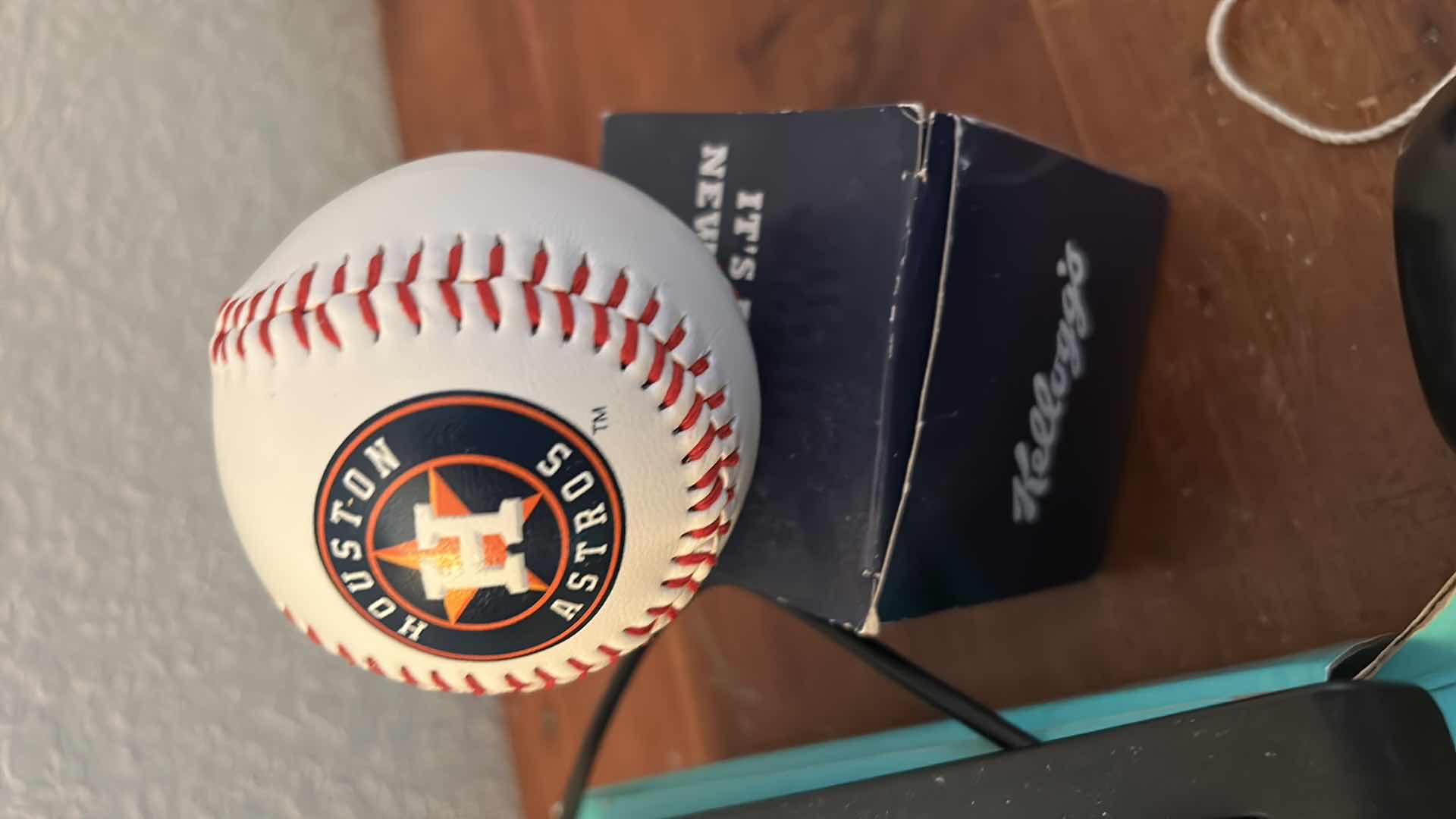 Photo 4 of 2 KEYBOARDS, BASEBALL AND YOYO