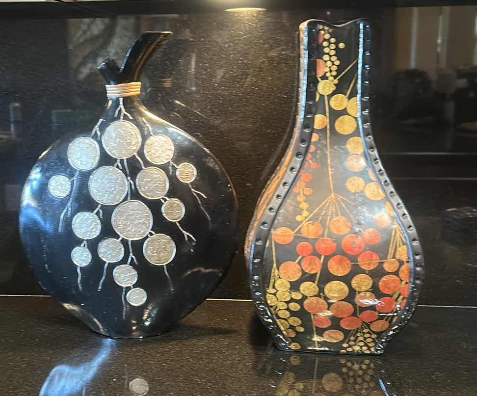 Photo 1 of HOME DECOR - 2 VASES H17”