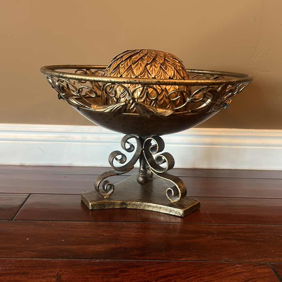 Photo 1 of HOME DECOR 17“ x 11“