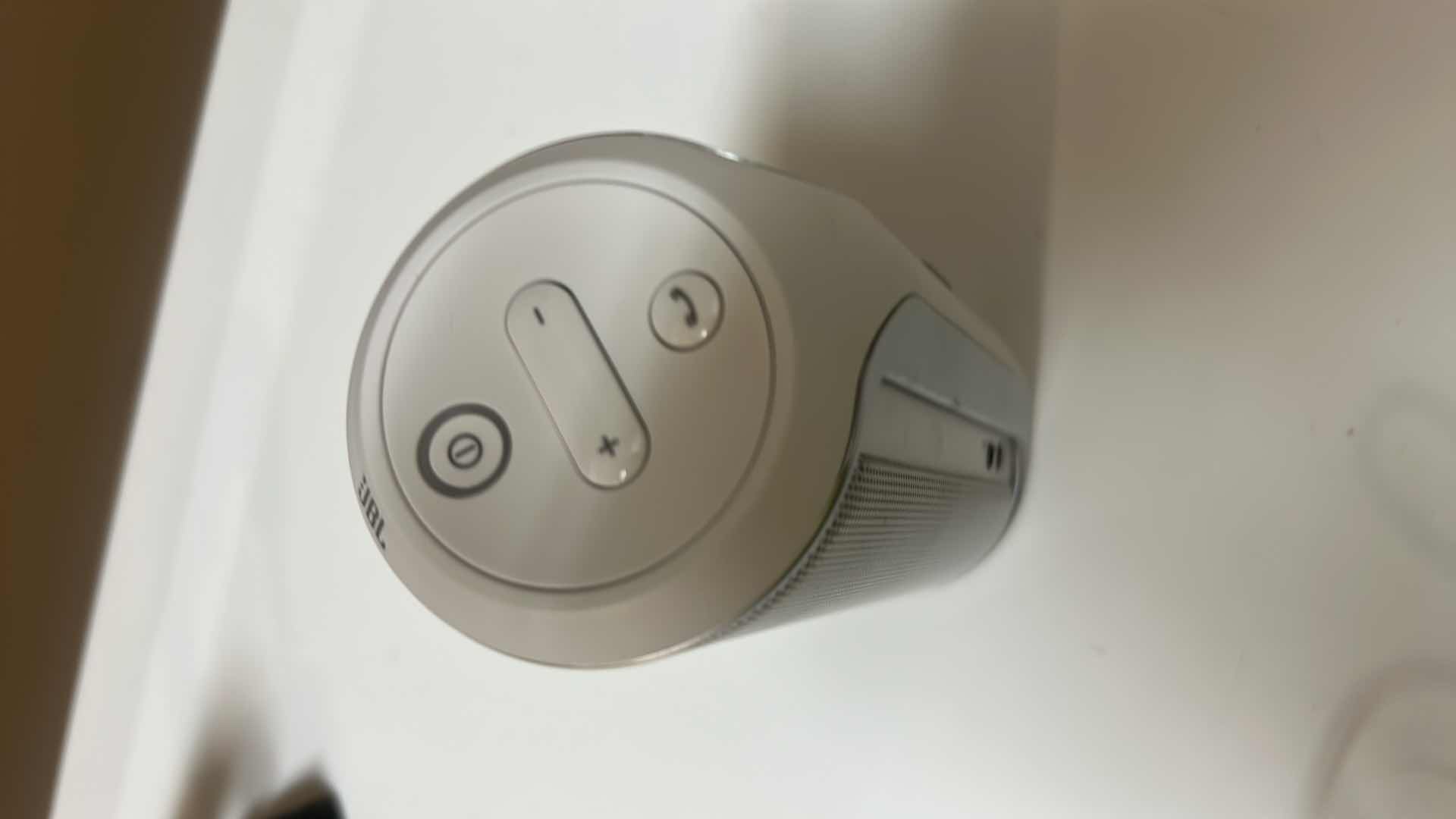 Photo 1 of JBL SPEAKER WITH BAG AND CHARGER