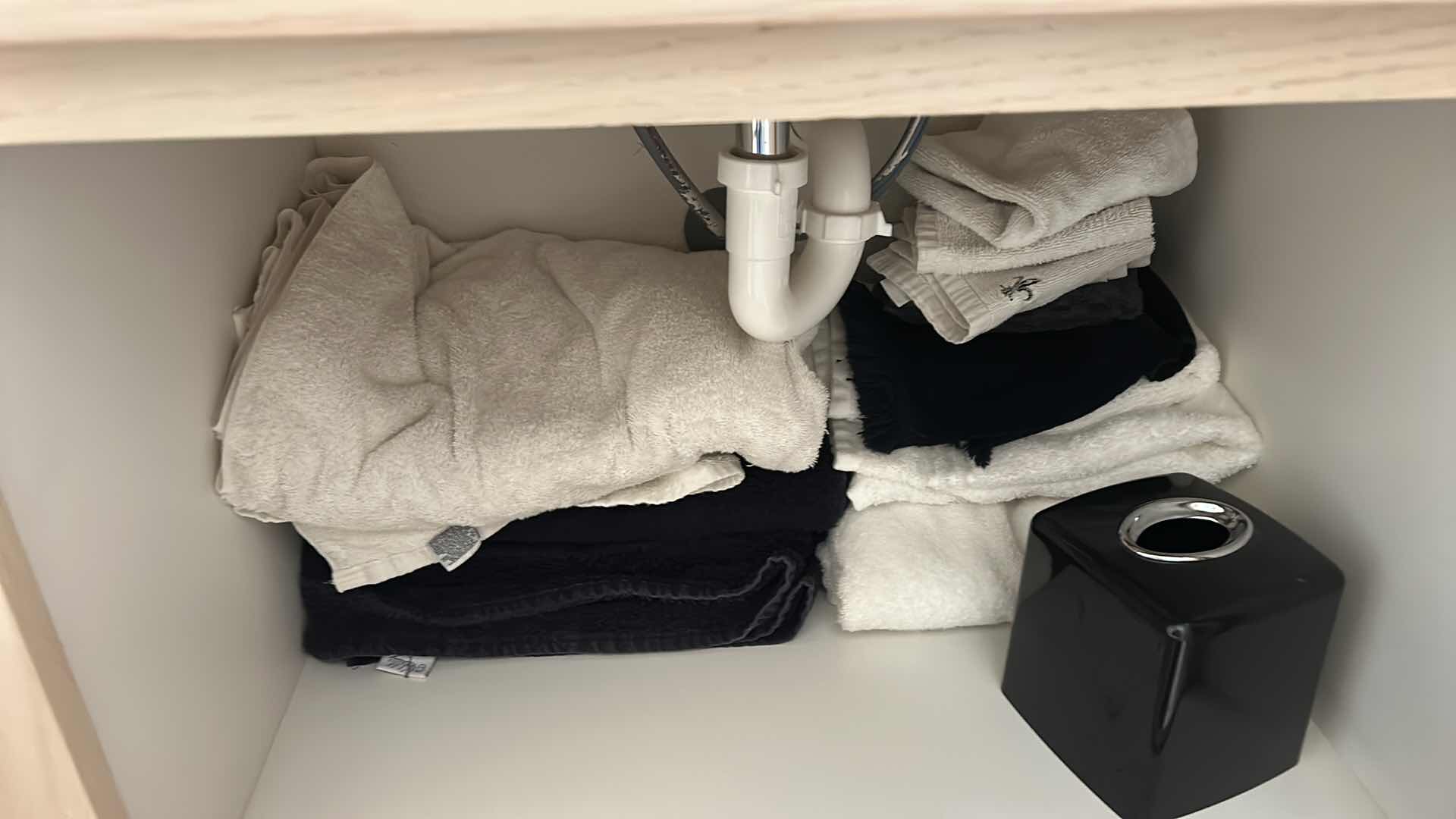 Photo 1 of CONTENTS OF BATHROOM CABINET