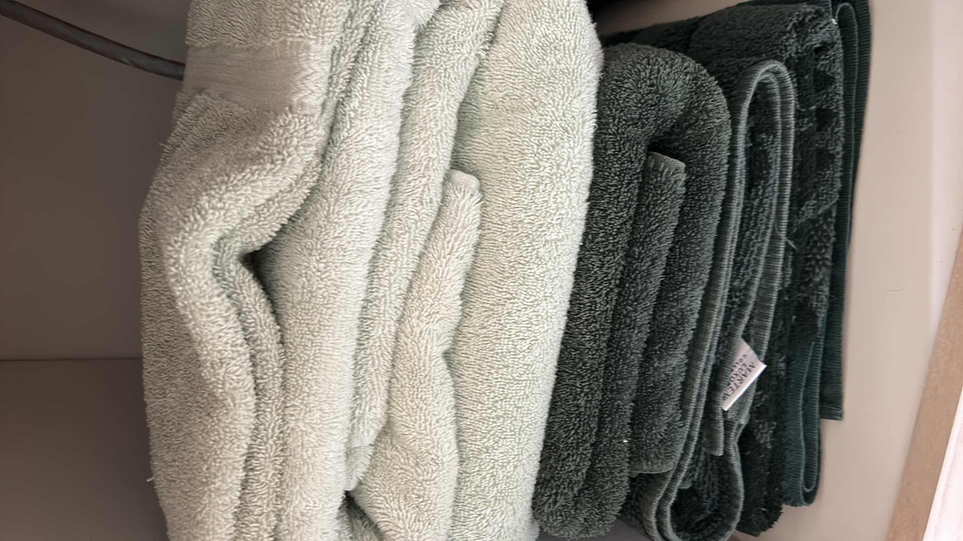 Photo 1 of CONTENTS OF BATHROOM CUPBOARD