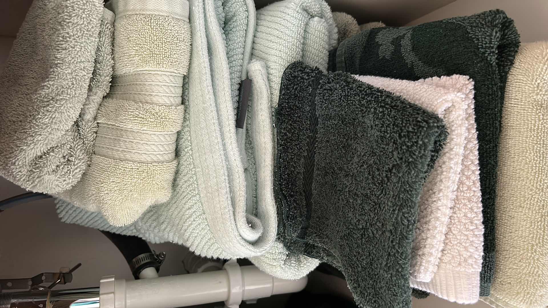 Photo 1 of CONTENTS OF BATHROOM CUPBOARD