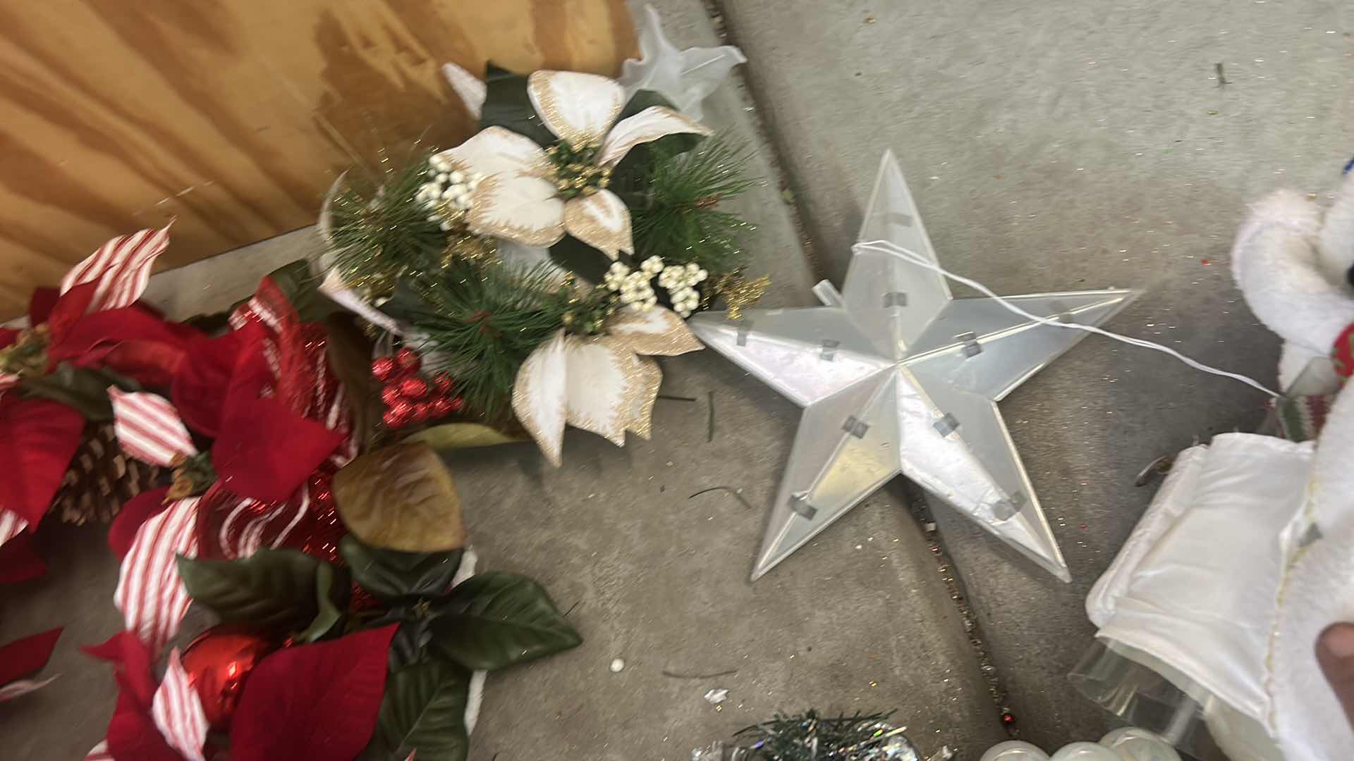 Photo 1 of CHRISTMAS DECOR