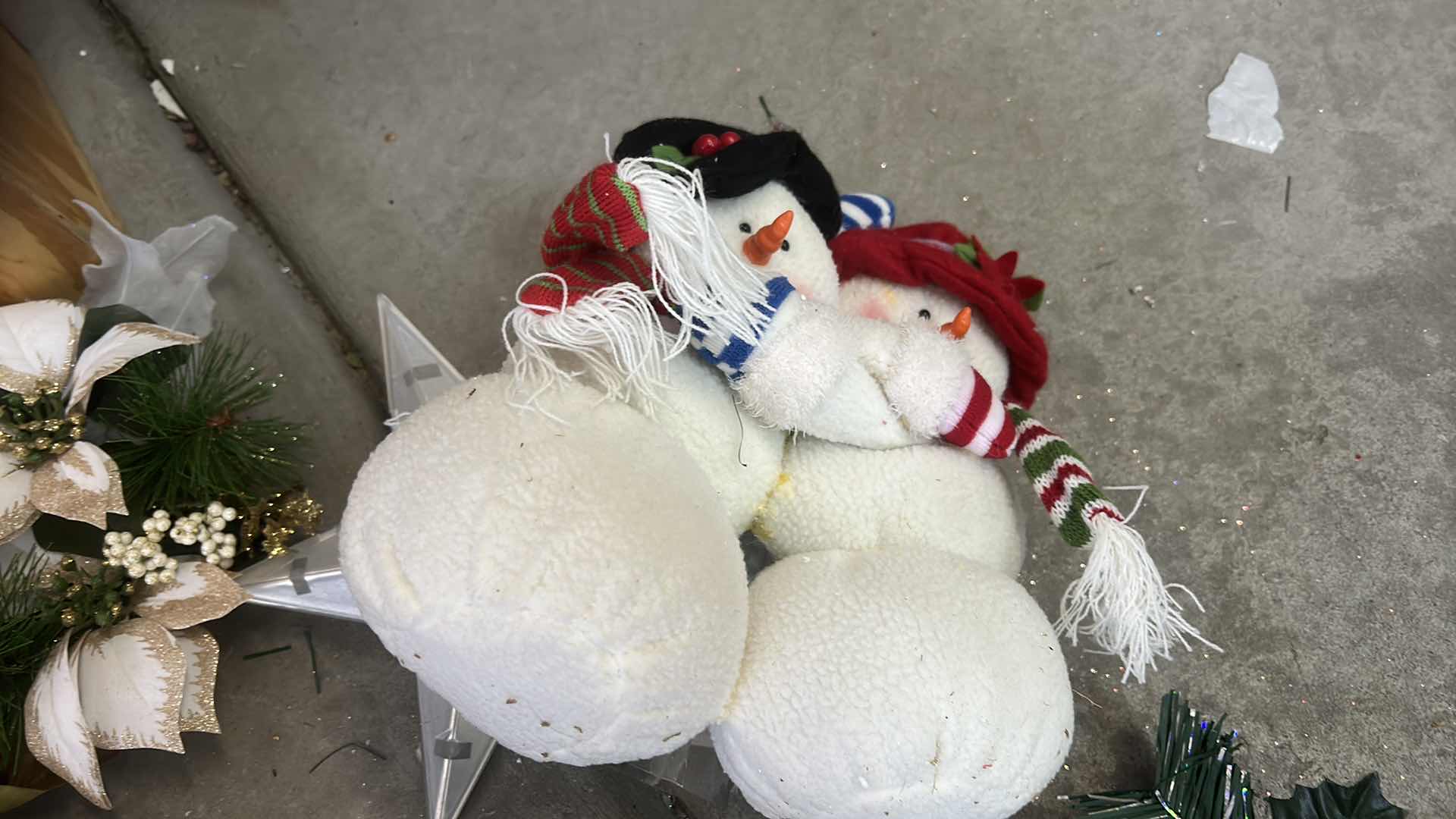 Photo 1 of CHRISTMAS DECOR