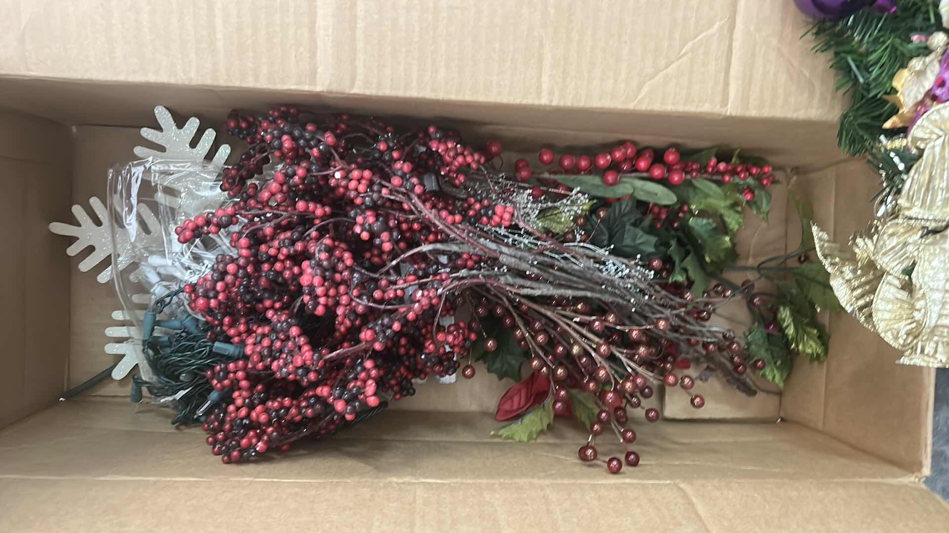 Photo 1 of CHRISTMAS DECOR