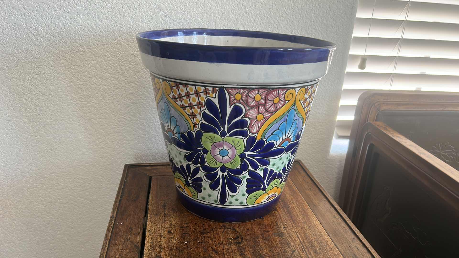 Photo 1 of CERAMIC POT (12 1/2“ x 12“) WITH FLORAL
