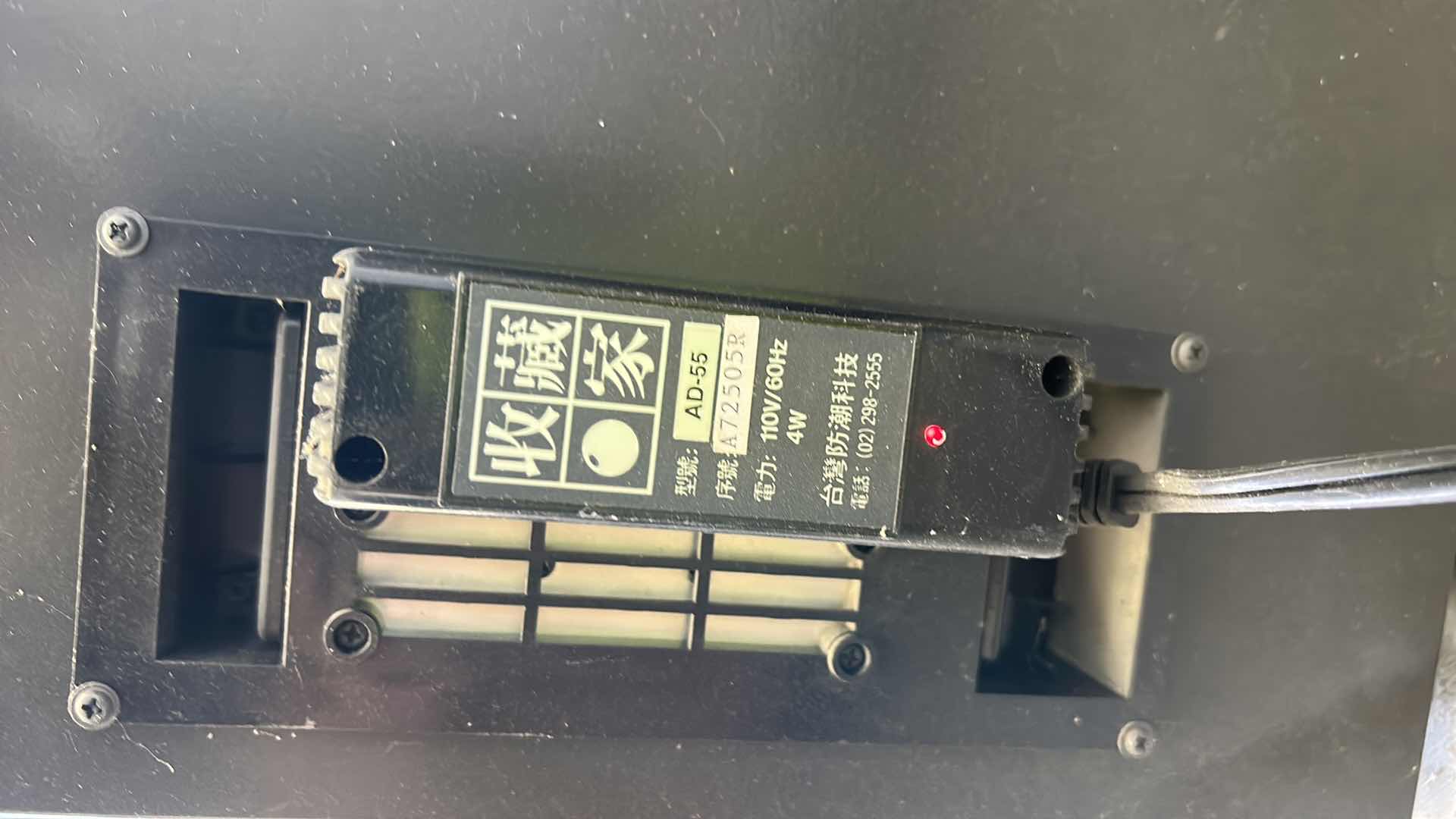 Photo 1 of AUTOMATIC DESICCATOR - TAIWAN DRY TECH CORP (POWERS ON)