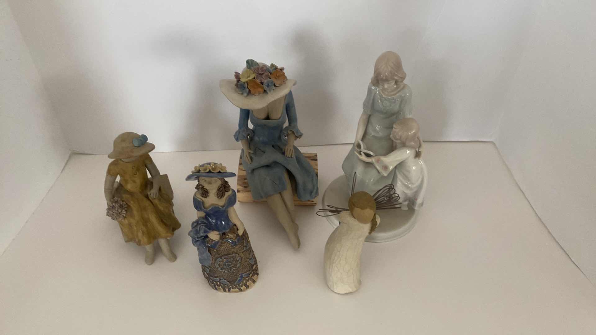 Photo 1 of 5 - FIGURINES LARGEST H 8”