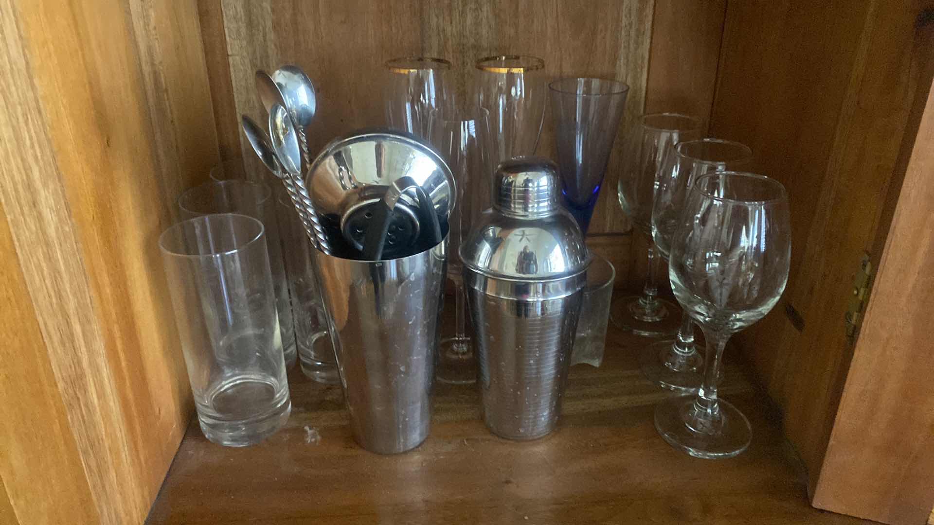 Photo 1 of BARWARE IN CHINA DISPLAY