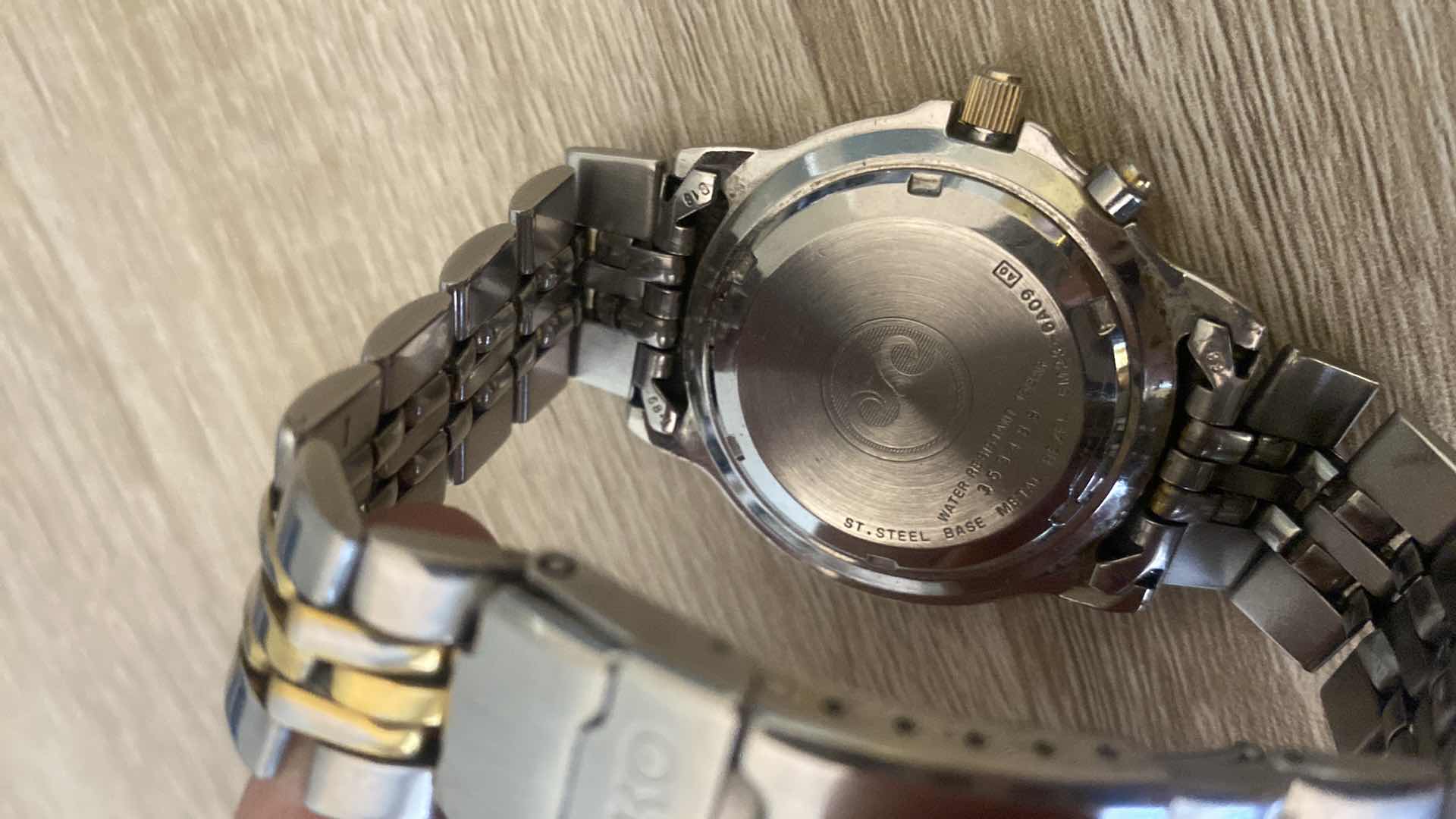 Photo 1 of MENS SEIKO KINETIC QUARTZ 150M WATER RESISTANT WATCH