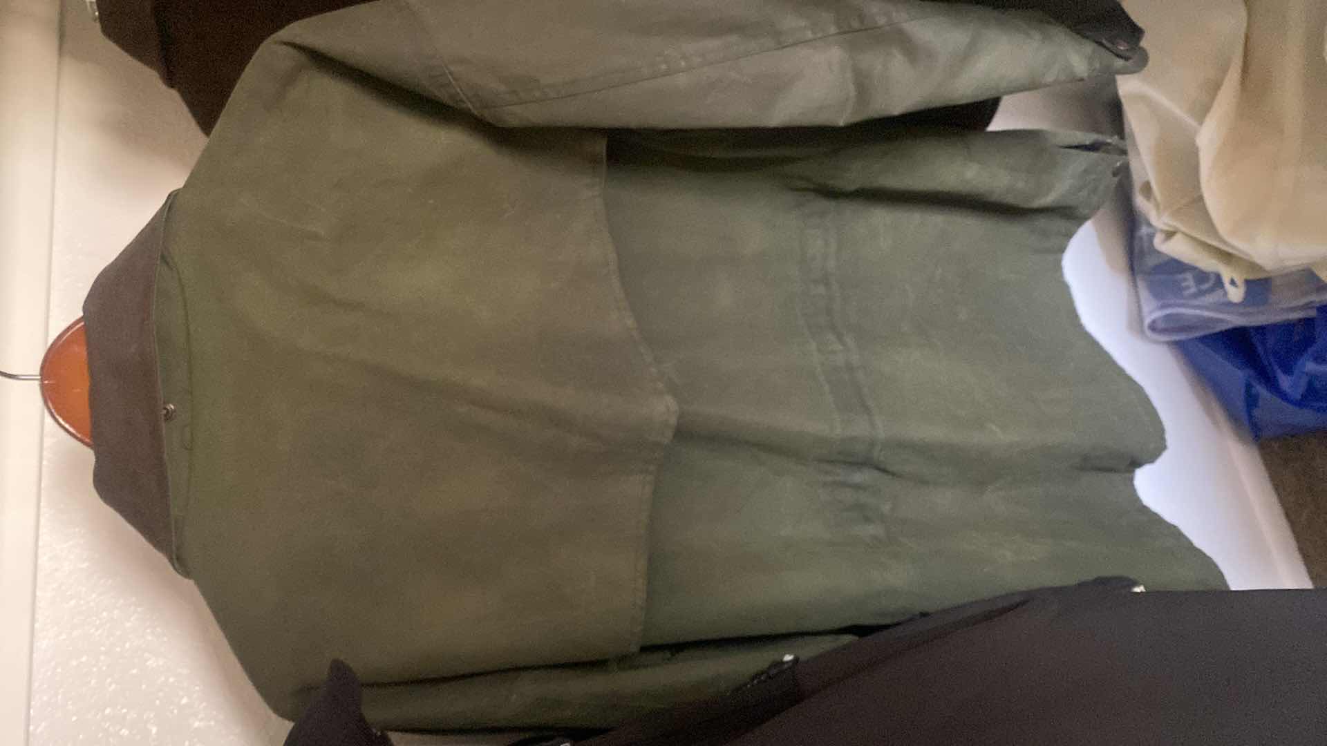 View 3 of MENS SIZE XL THE AUSTRALIAN OUTBACK COLLECTION HEAVY BARN JACKET GREEN CANVAS