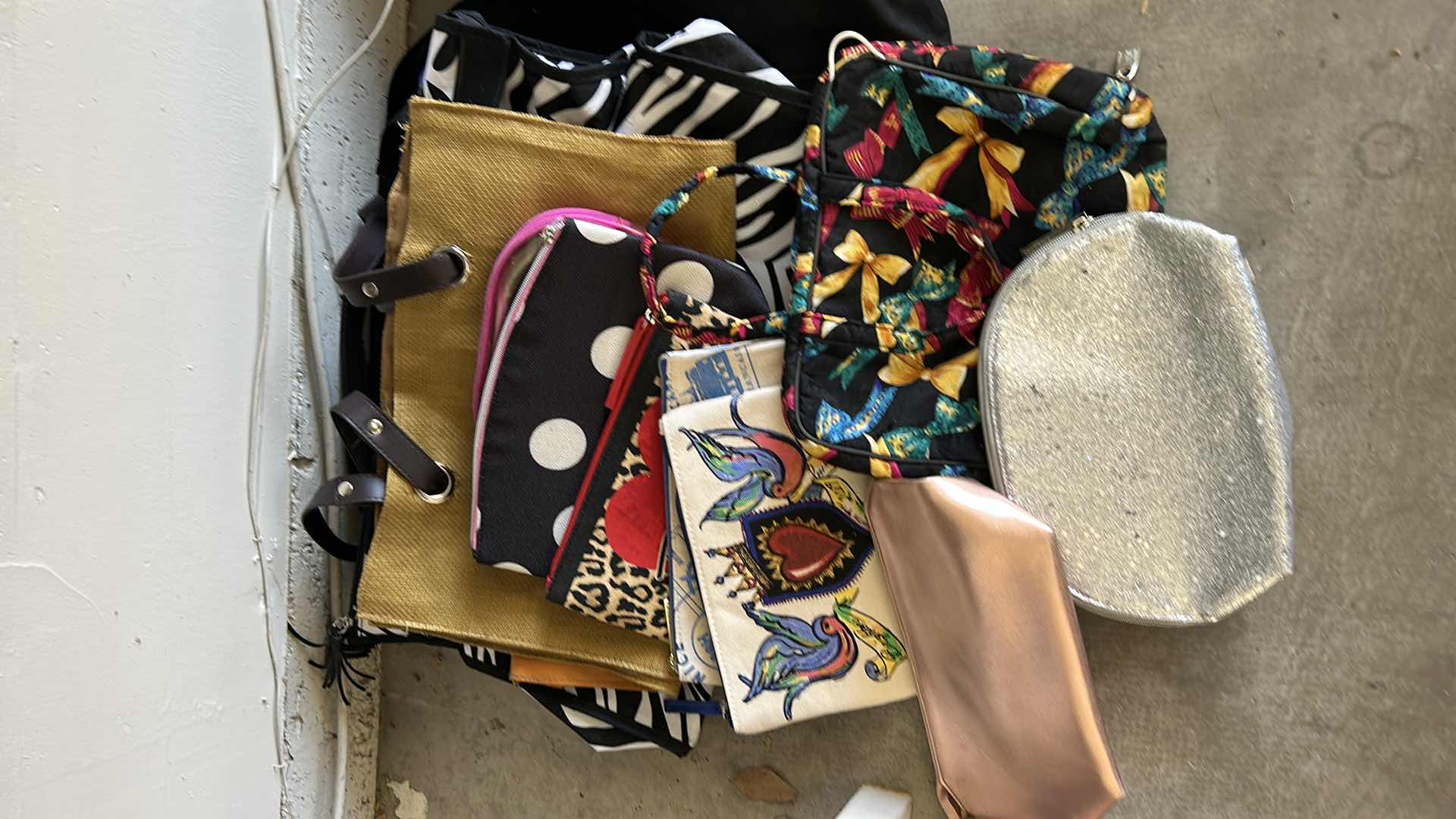 Photo 1 of GARAGE- WOMENS BAG ASSORTMENT