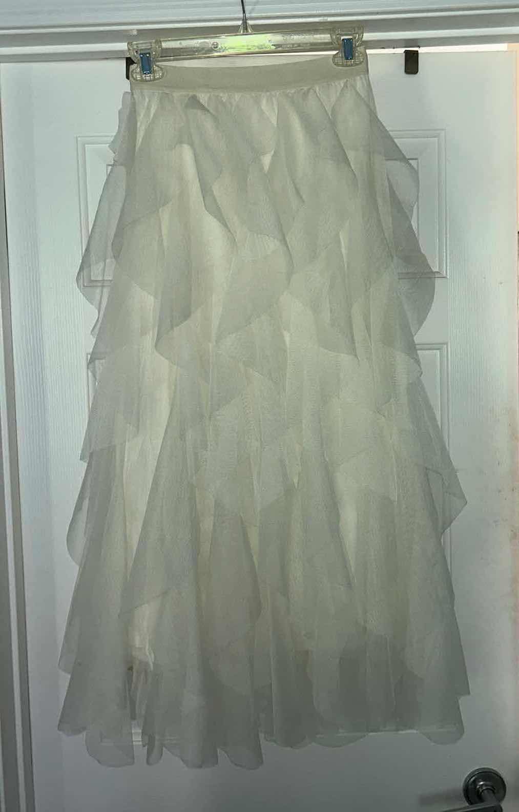 Photo 1 of WOMENS DILLARDS CHELSEA AND VIOLET  CUTE LAYERED TULLE IVORY ANKLE LENGTH SKIRT SIZE L (WORN ONCE)
