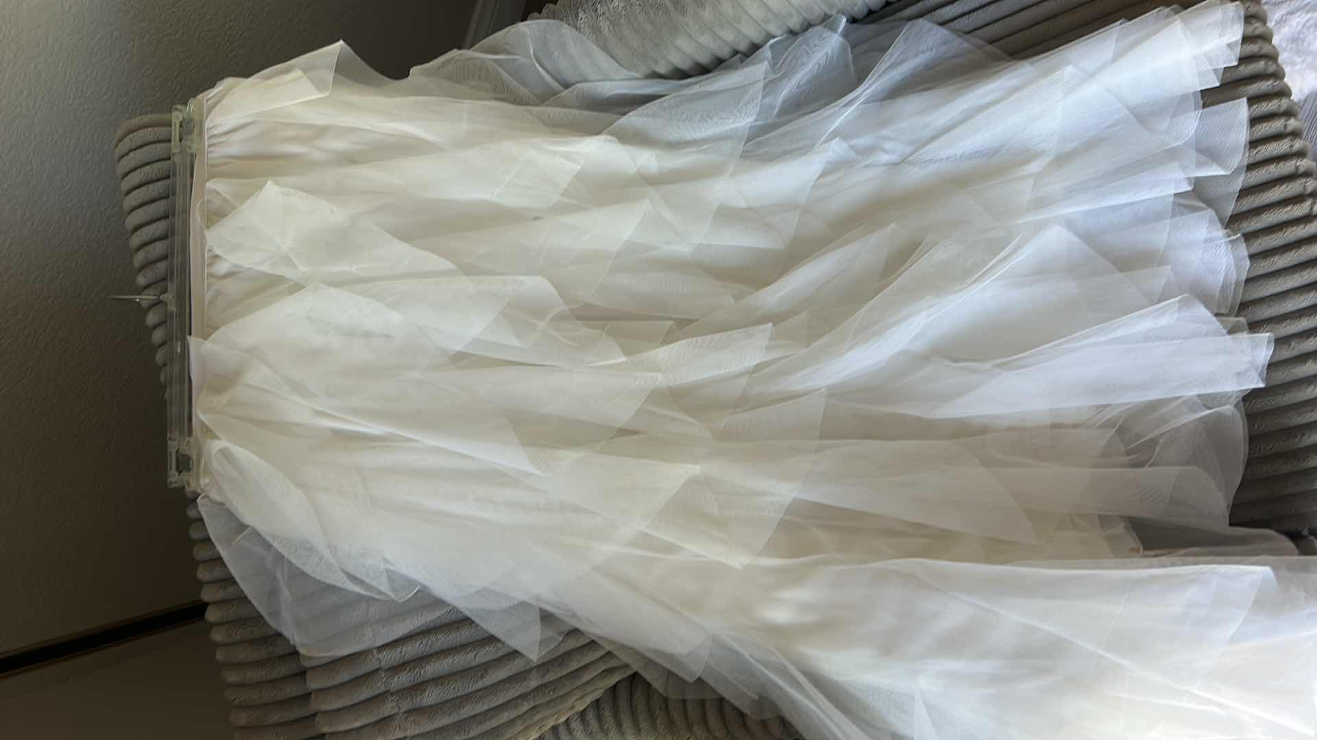 Photo 1 of WOMENS DILLARDS CHELSEA AND VIOLET  CUTE LAYERED TULLE IVORY ANKLE LENGTH SKIRT SIZE L (WORN ONCE)