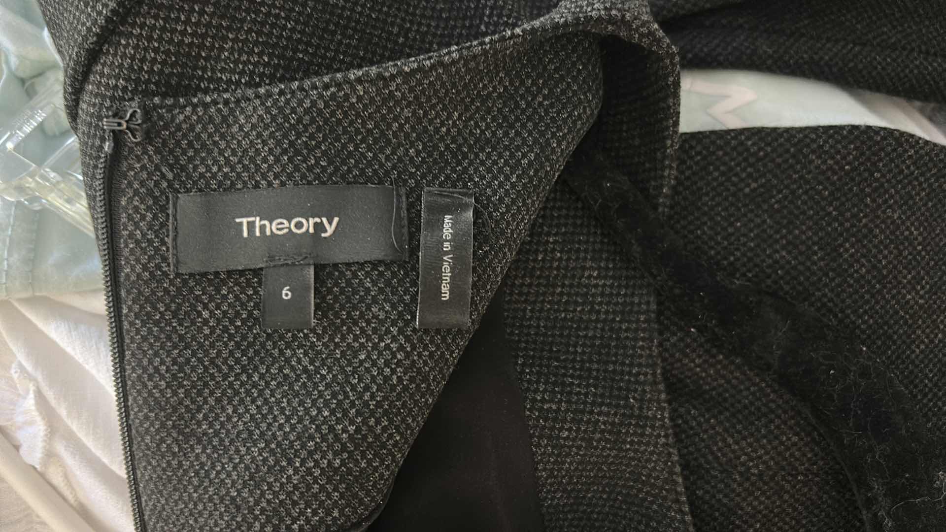 Photo 1 of WOMENS FLATTERING THEORY BODY HUGGING DRESS SIZE 6