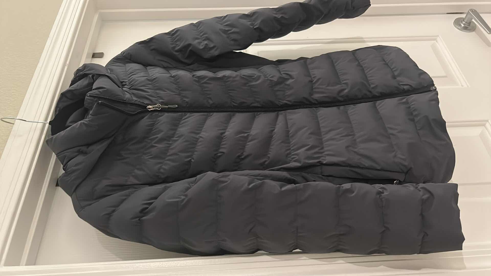 Photo 1 of WOMENS 32DEGREES GEAT ZIP UP PUFFER JACKET WITH HOOD SIZE LARGE