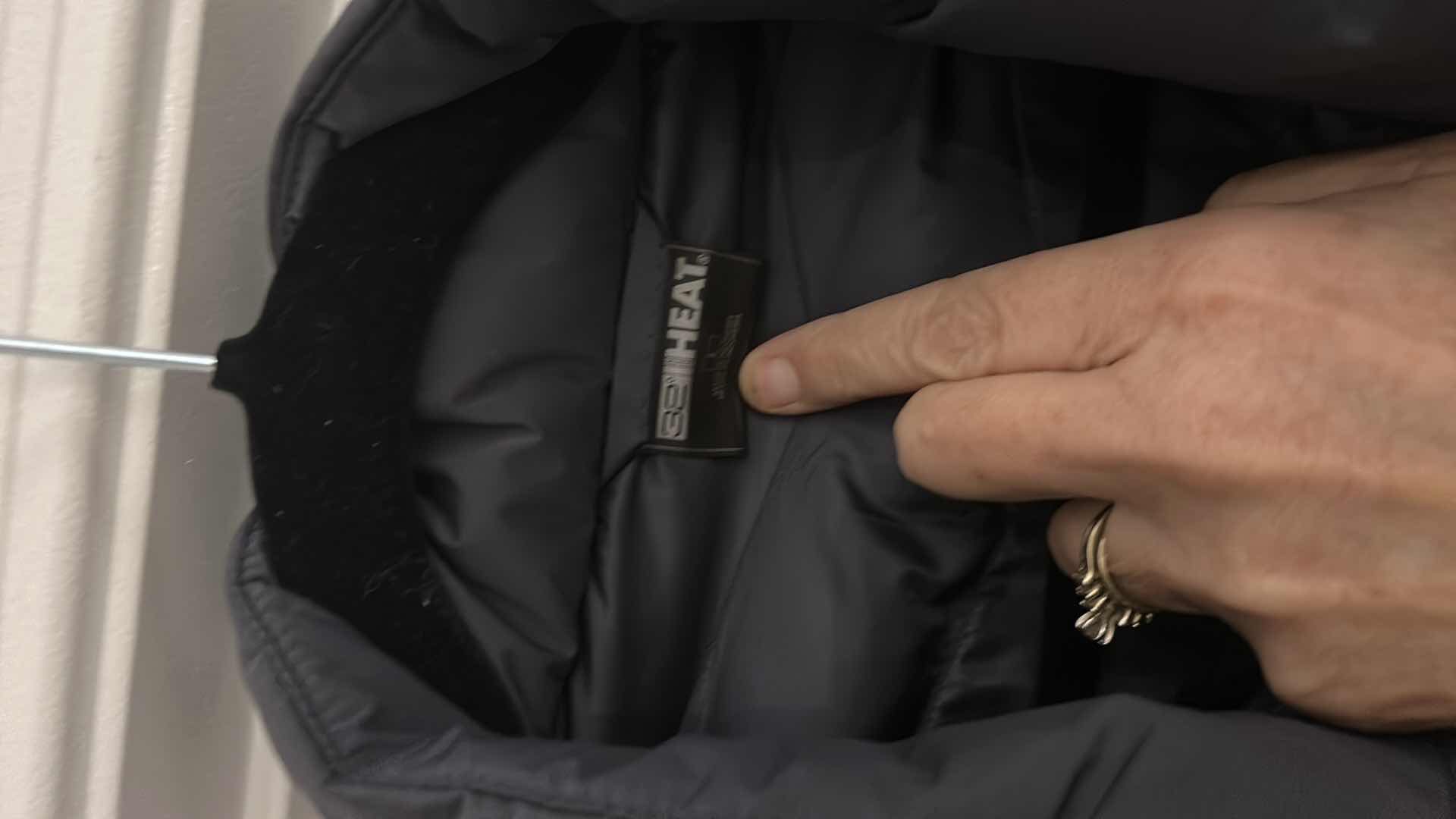 Photo 1 of WOMENS 32DEGREES GEAT ZIP UP PUFFER JACKET WITH HOOD SIZE LARGE