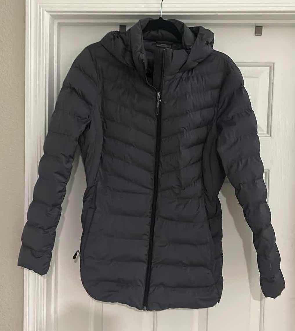 Photo 1 of WOMENS 32DEGREES GEAT ZIP UP PUFFER JACKET WITH HOOD SIZE LARGE