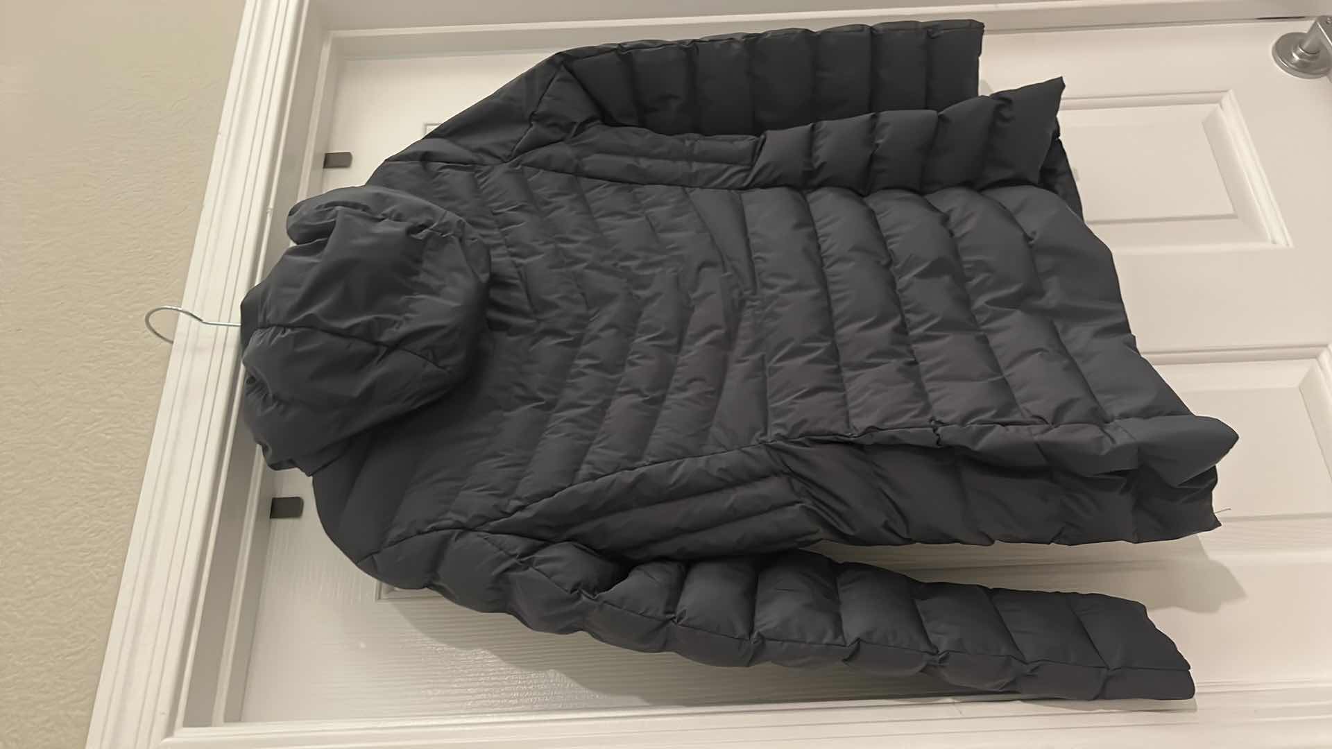 Photo 1 of WOMENS 32DEGREES GEAT ZIP UP PUFFER JACKET WITH HOOD SIZE LARGE