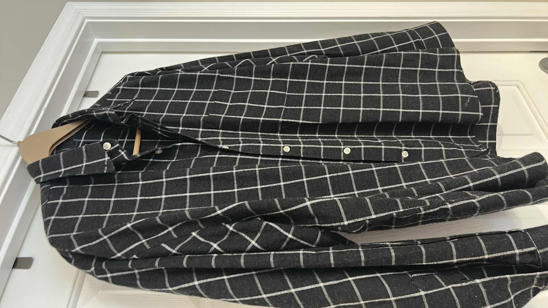 Photo 1 of MENS BOX OFFICE BUTTON UP LONG SLEEVE COLLARED SHIRT SIZE XL