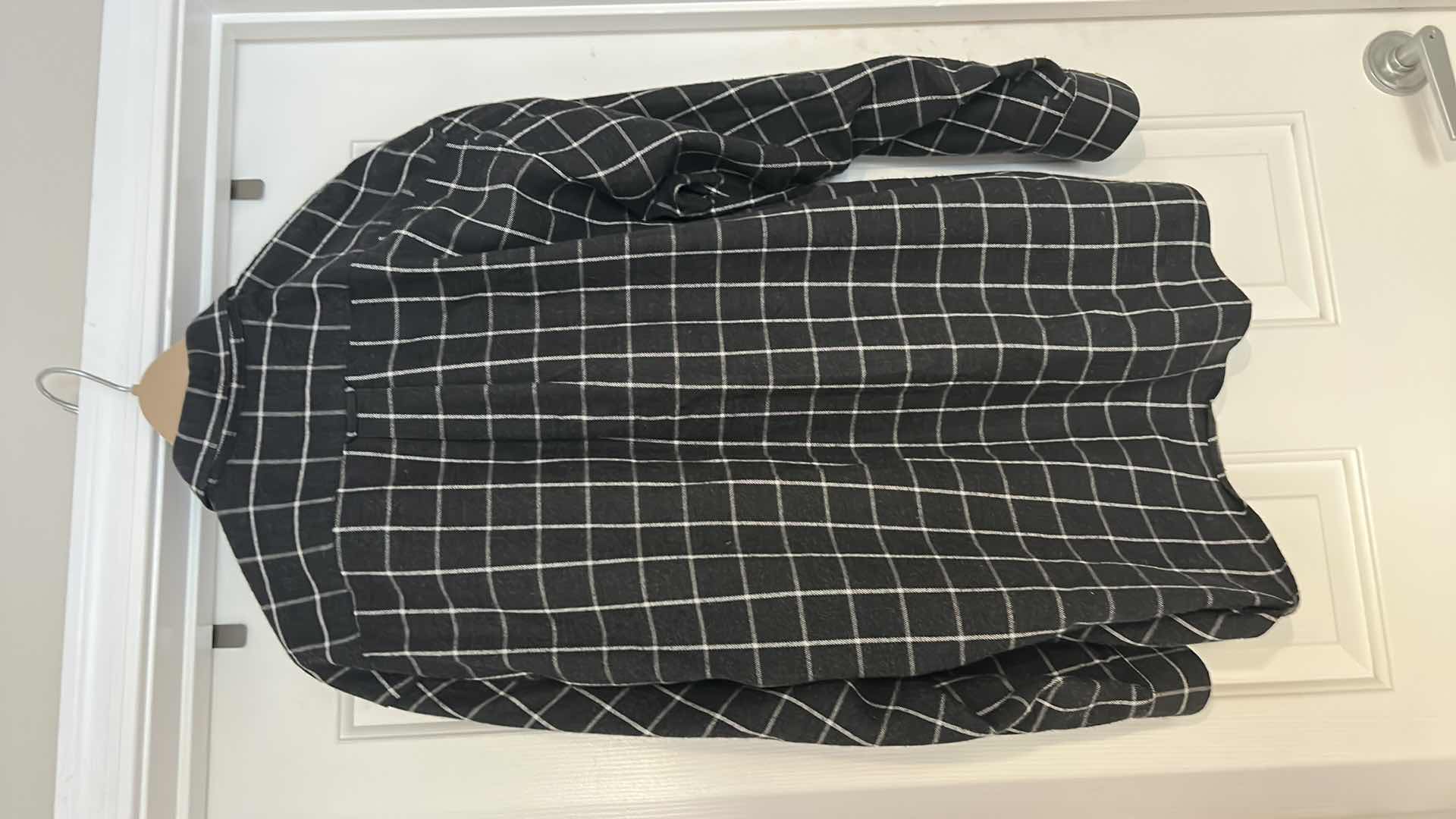 Photo 1 of MENS BOX OFFICE BUTTON UP LONG SLEEVE COLLARED SHIRT SIZE XL