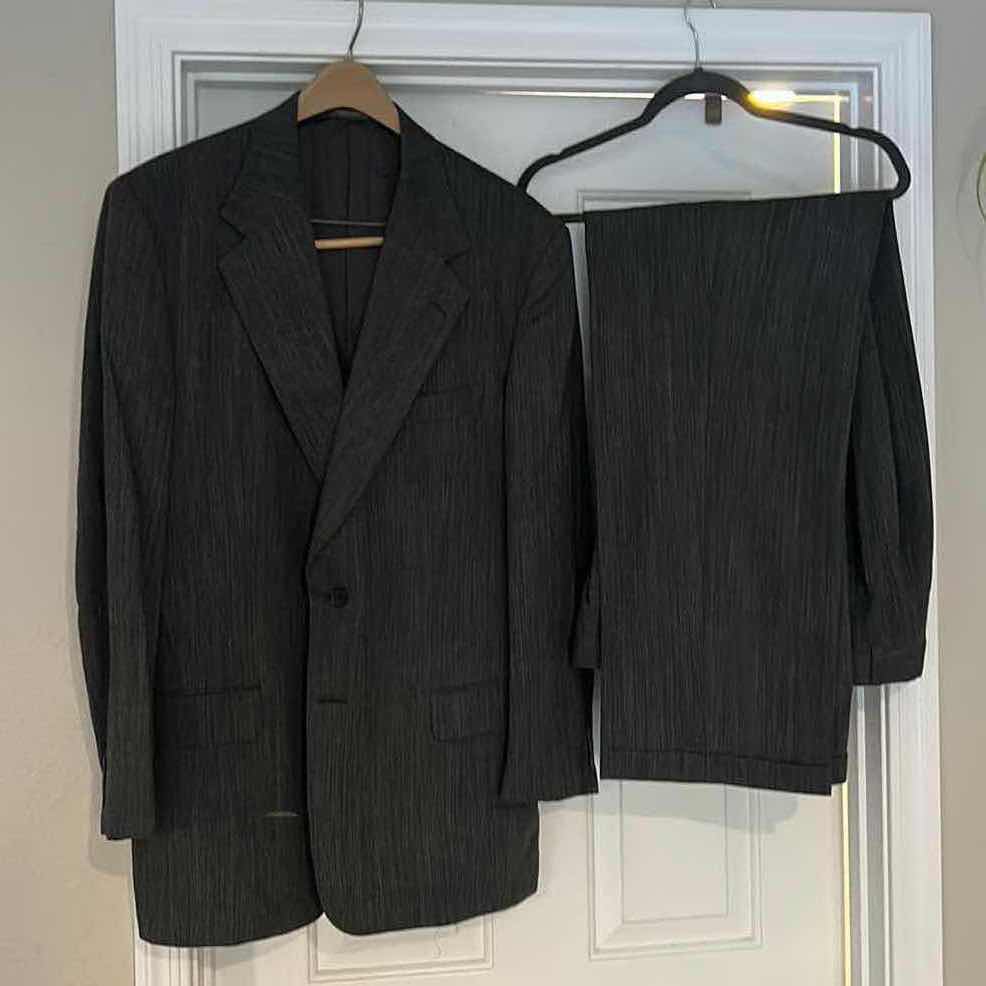 Photo 1 of SAKS FIFTH AVENUE CALVIN KLEIN 100% MENS SUIT SIZE 42 LONG WAIST ON PANTS 34”
