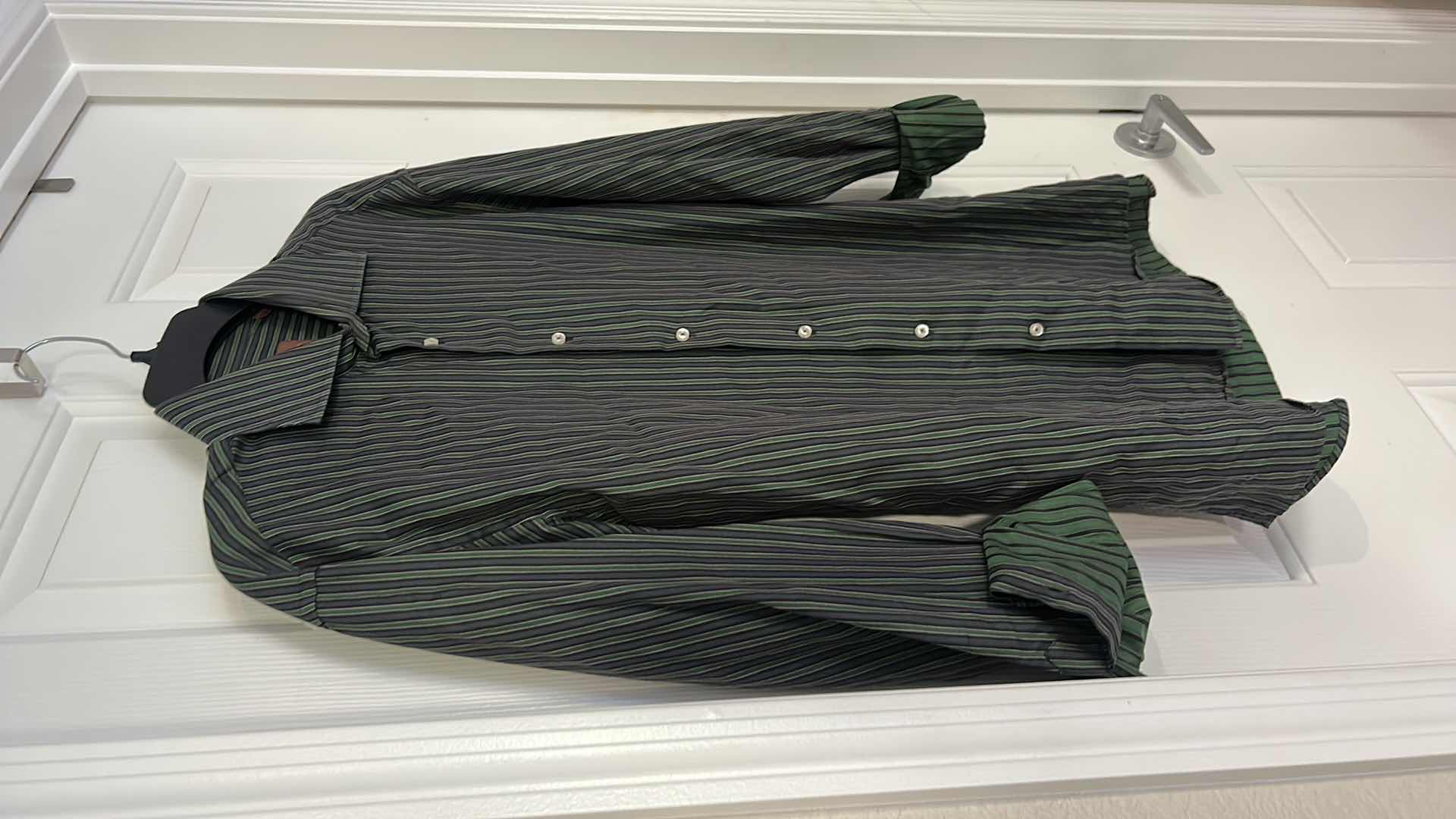 Photo 1 of MENS CLOTHING- KUHLMAN 100% COTTON ITALIAN BUTTON DOWN COLLARED SHIRT SIZE LARGE