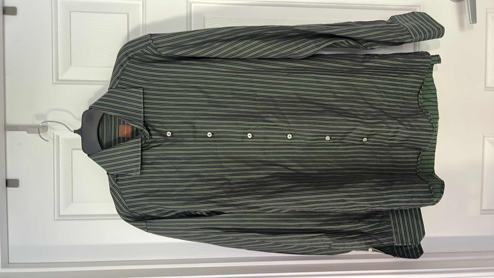 Photo 1 of MENS CLOTHING- KUHLMAN 100% COTTON ITALIAN BUTTON DOWN COLLARED SHIRT SIZE LARGE