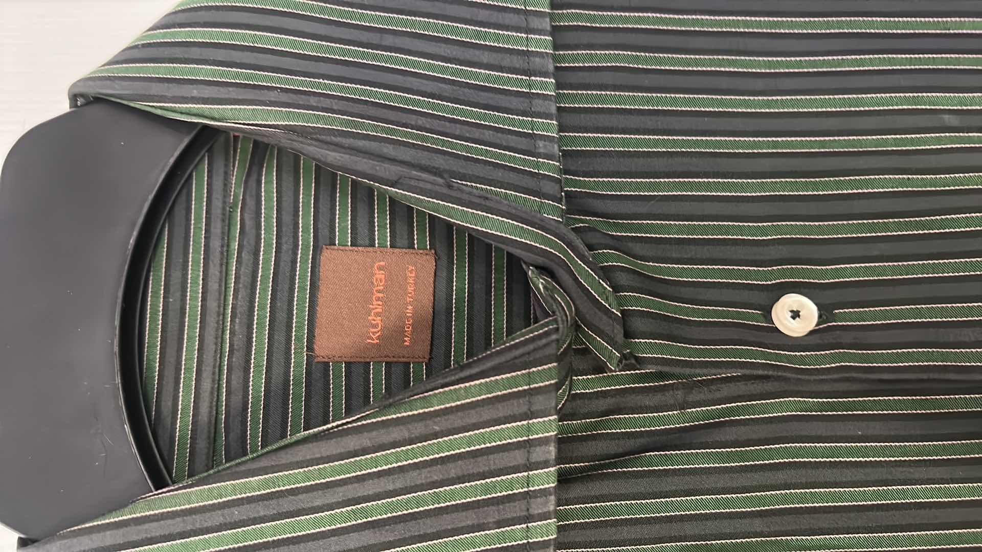 Photo 1 of MENS CLOTHING- KUHLMAN 100% COTTON ITALIAN BUTTON DOWN COLLARED SHIRT SIZE LARGE