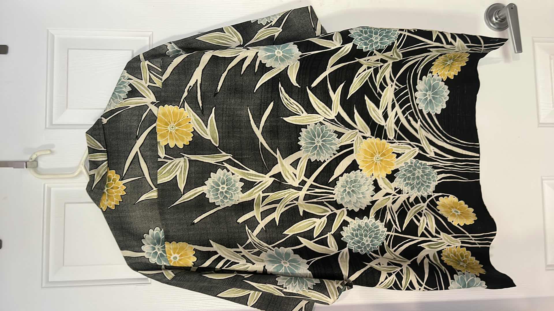 Photo 1 of MENS CLOTHING- TOMMY BAHAMAS 100% SILK HAWAIIAN SHIRTSIZE XL